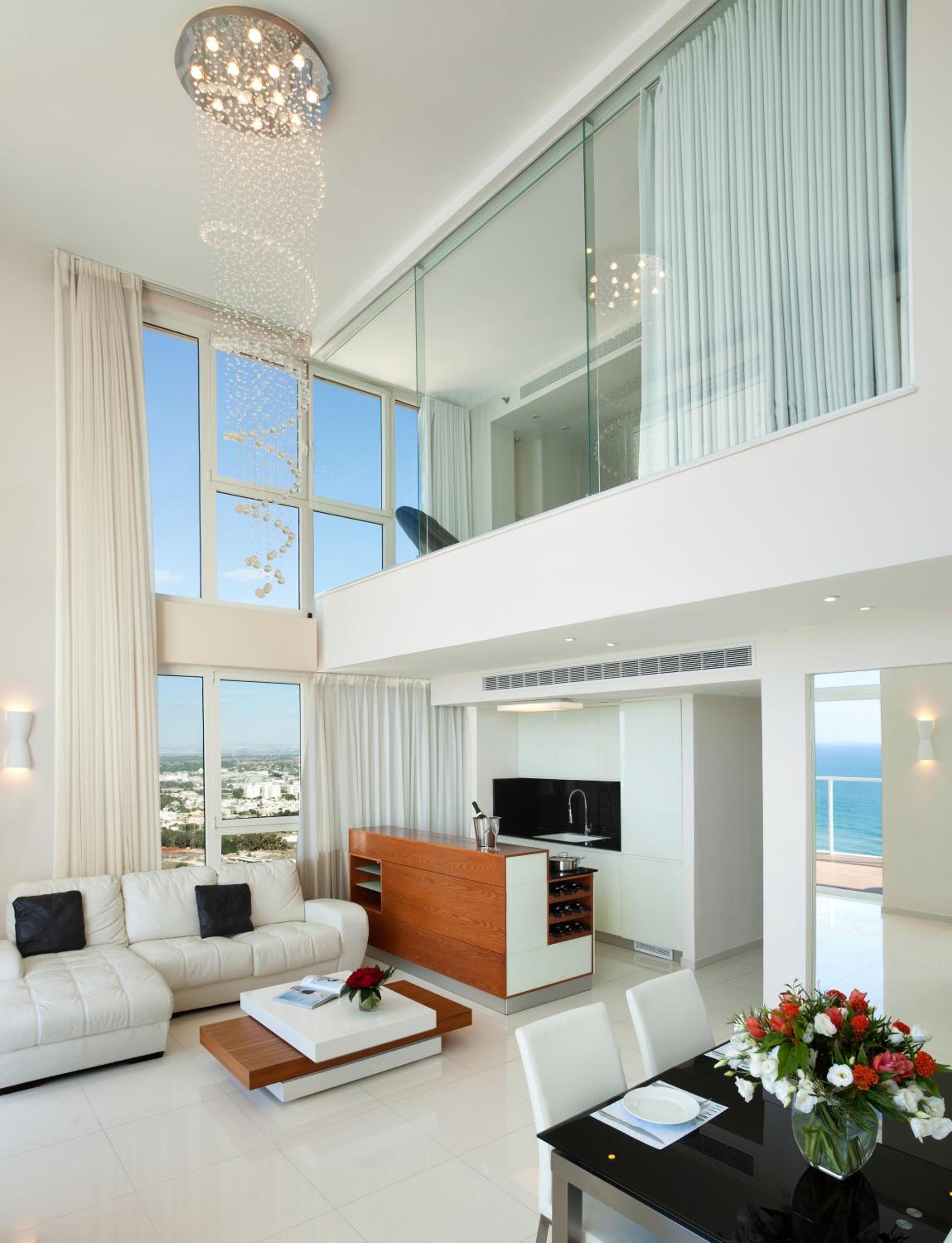 Deluxe Duplex Suite with Balcony and Sea View - Photo 5