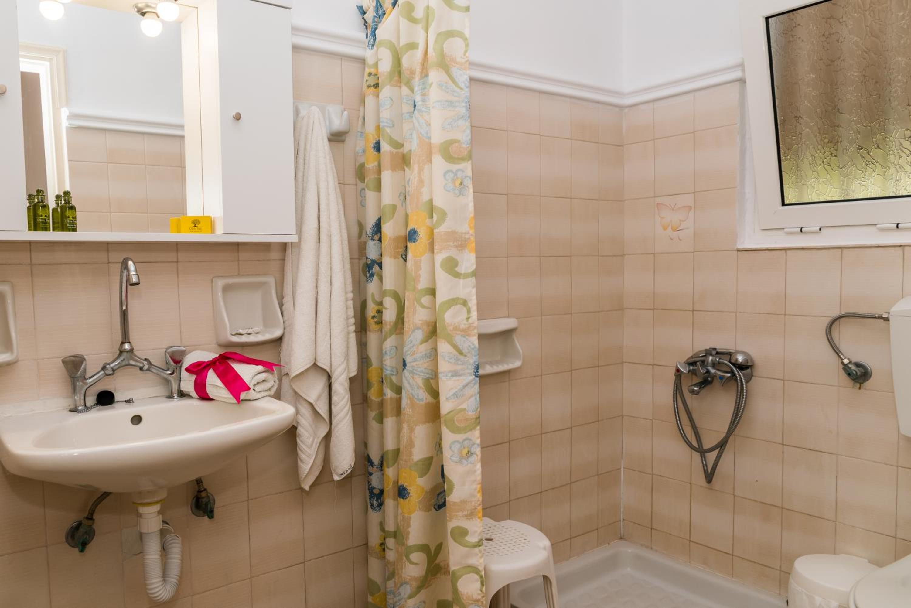 Standard Double Room - Photo 11