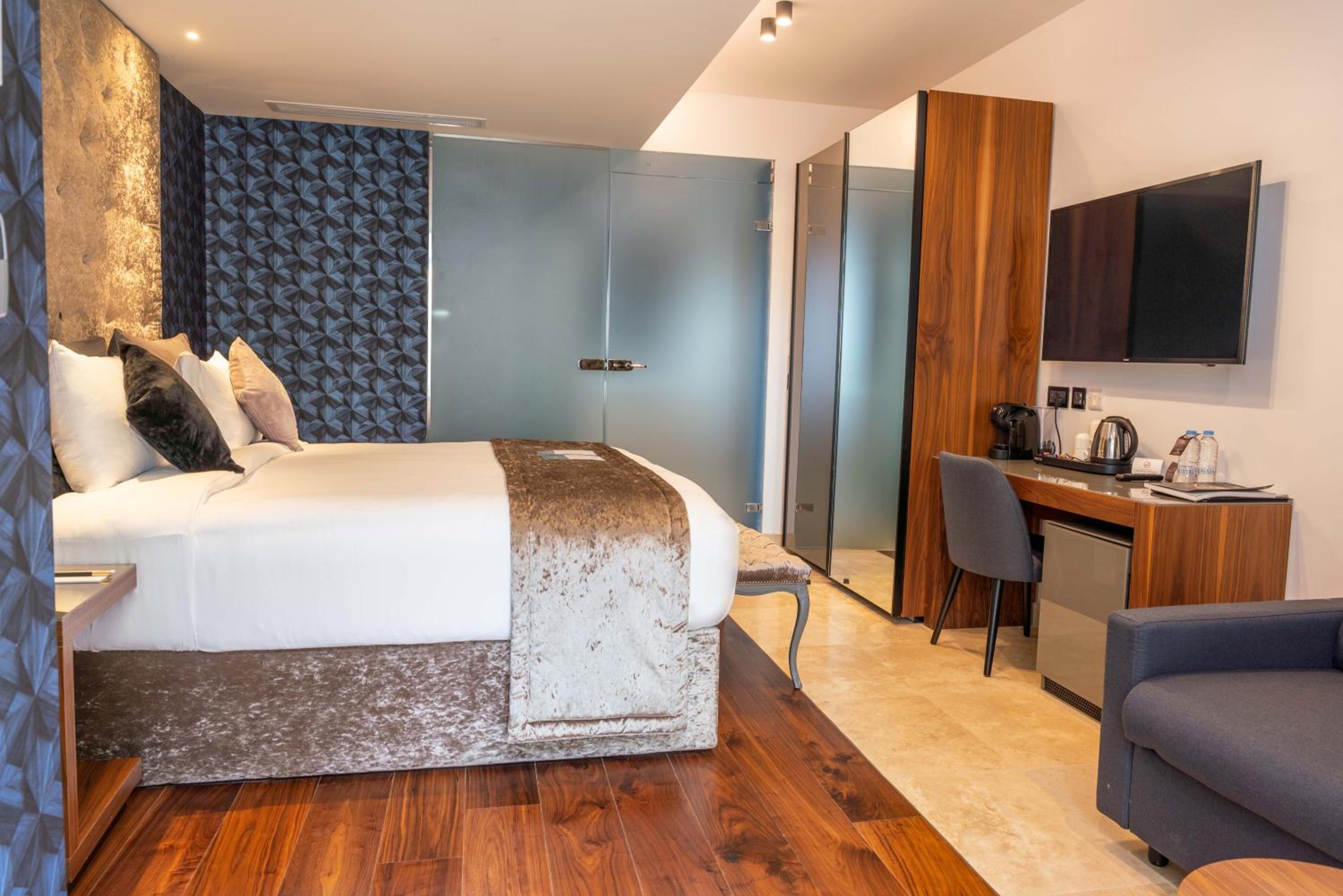 Junior Suite with Balcony photo 3