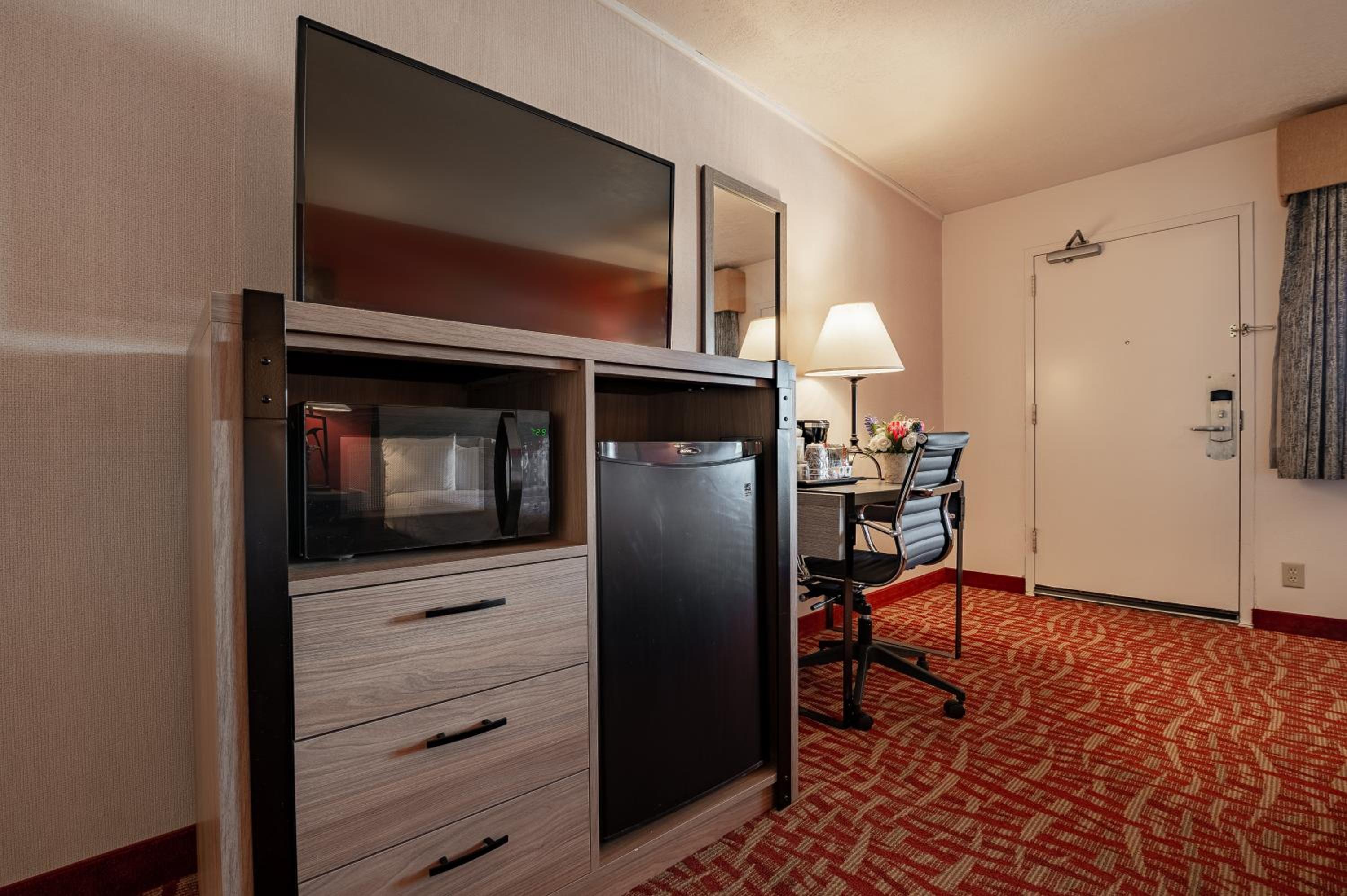 Standard Queen Room - Photo 5