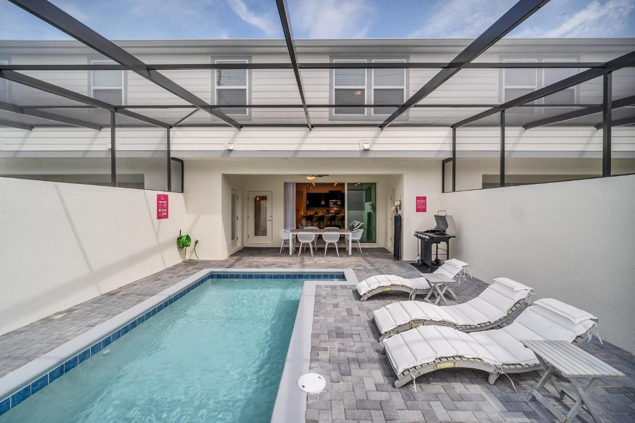 Five-Bedroom House - Photo 37