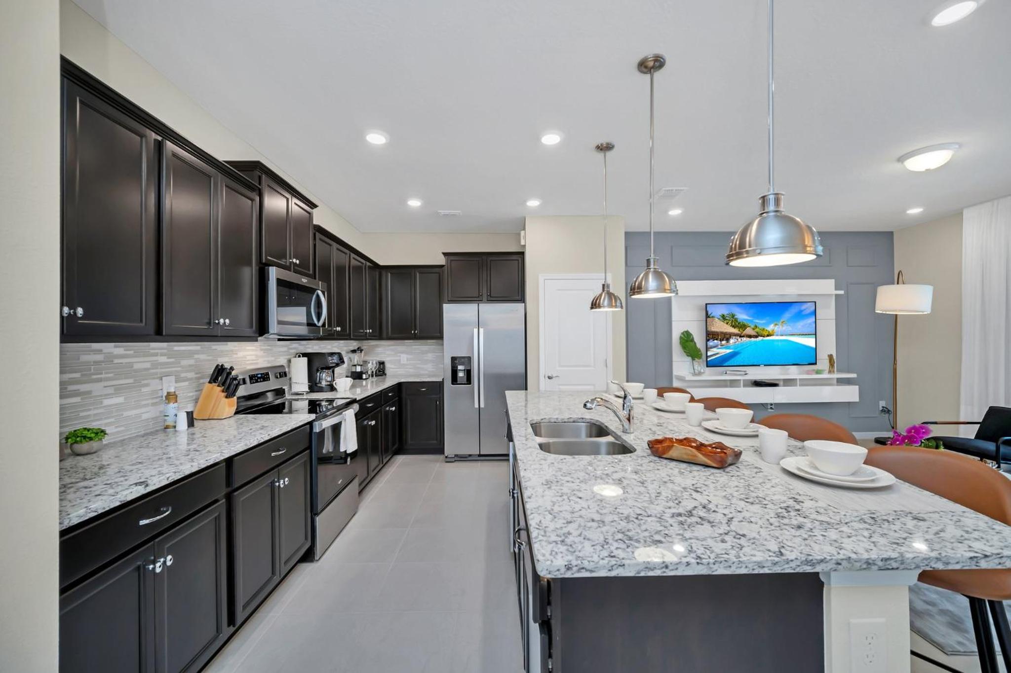 Five-Bedroom House - Photo 3