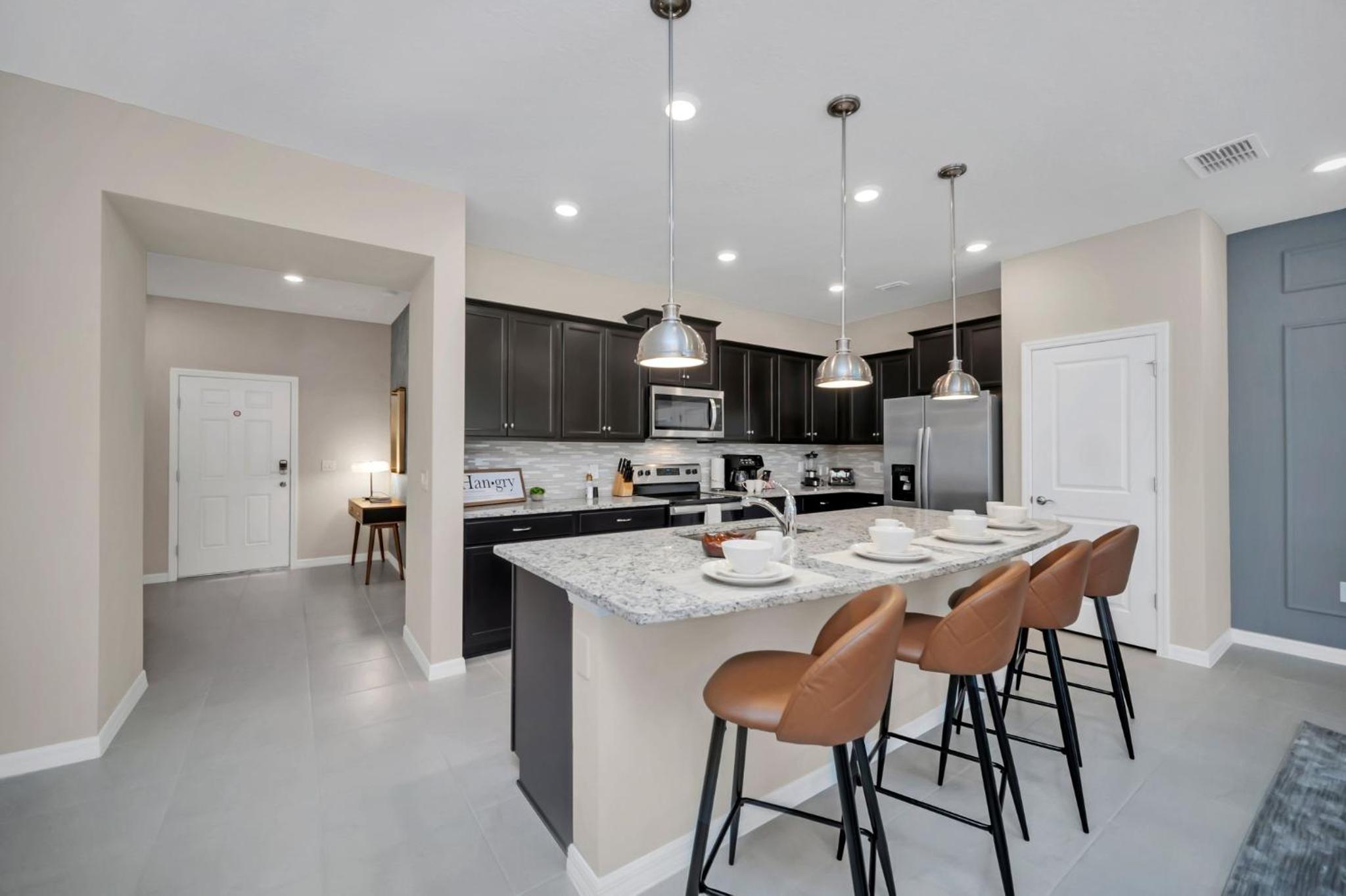 Five-Bedroom House - Photo 7