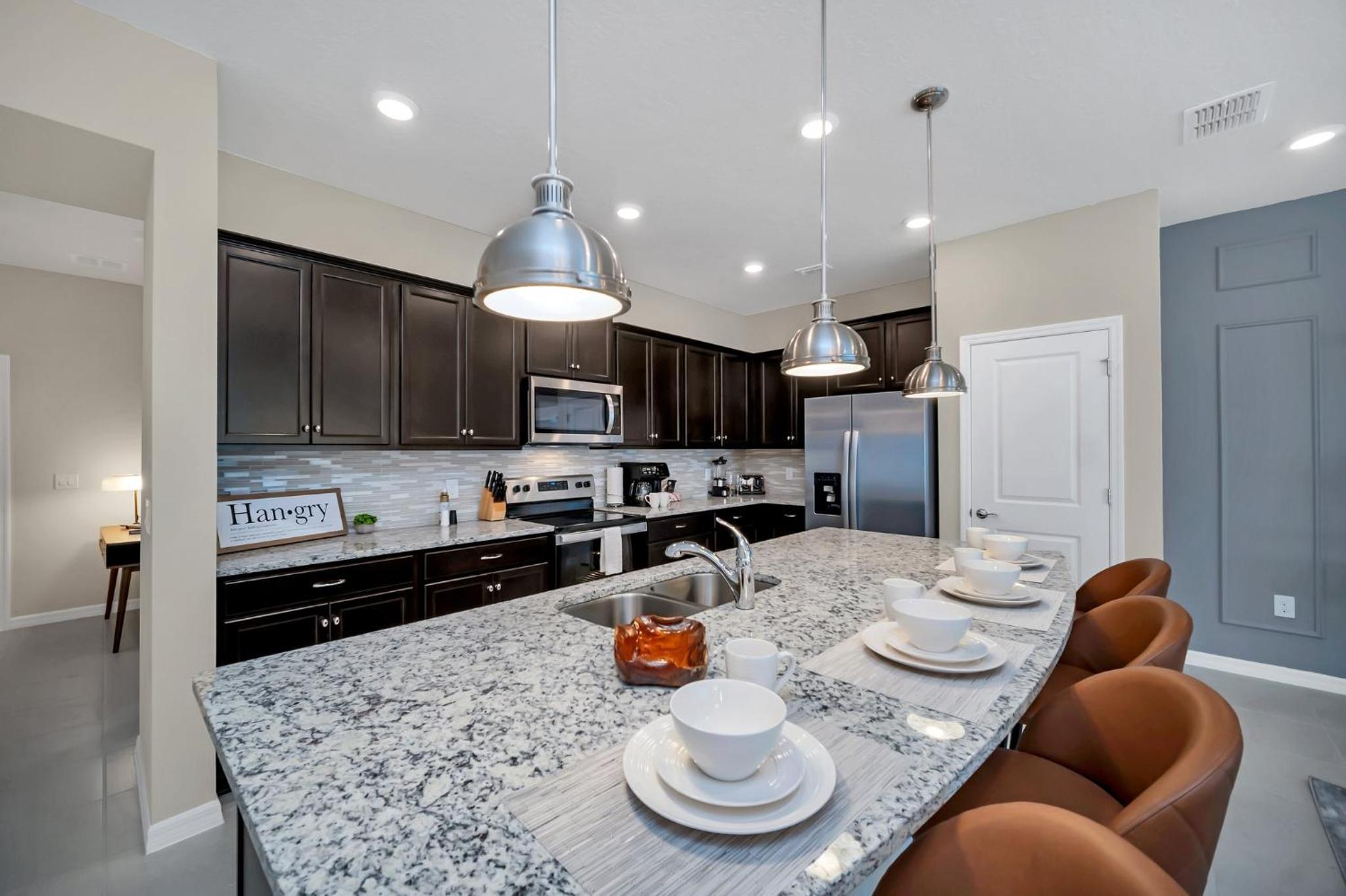 Five-Bedroom House - Photo 6