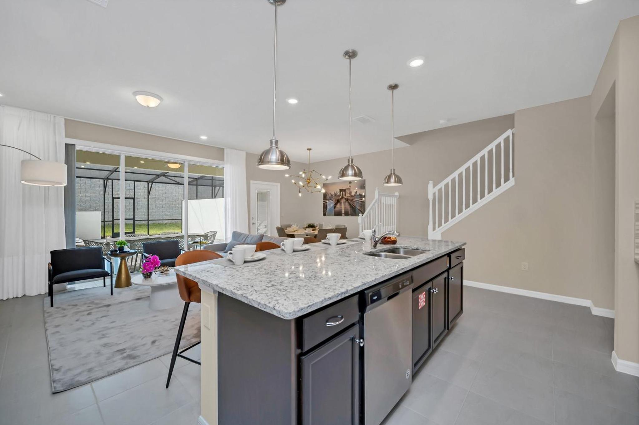 Five-Bedroom House - Photo 9
