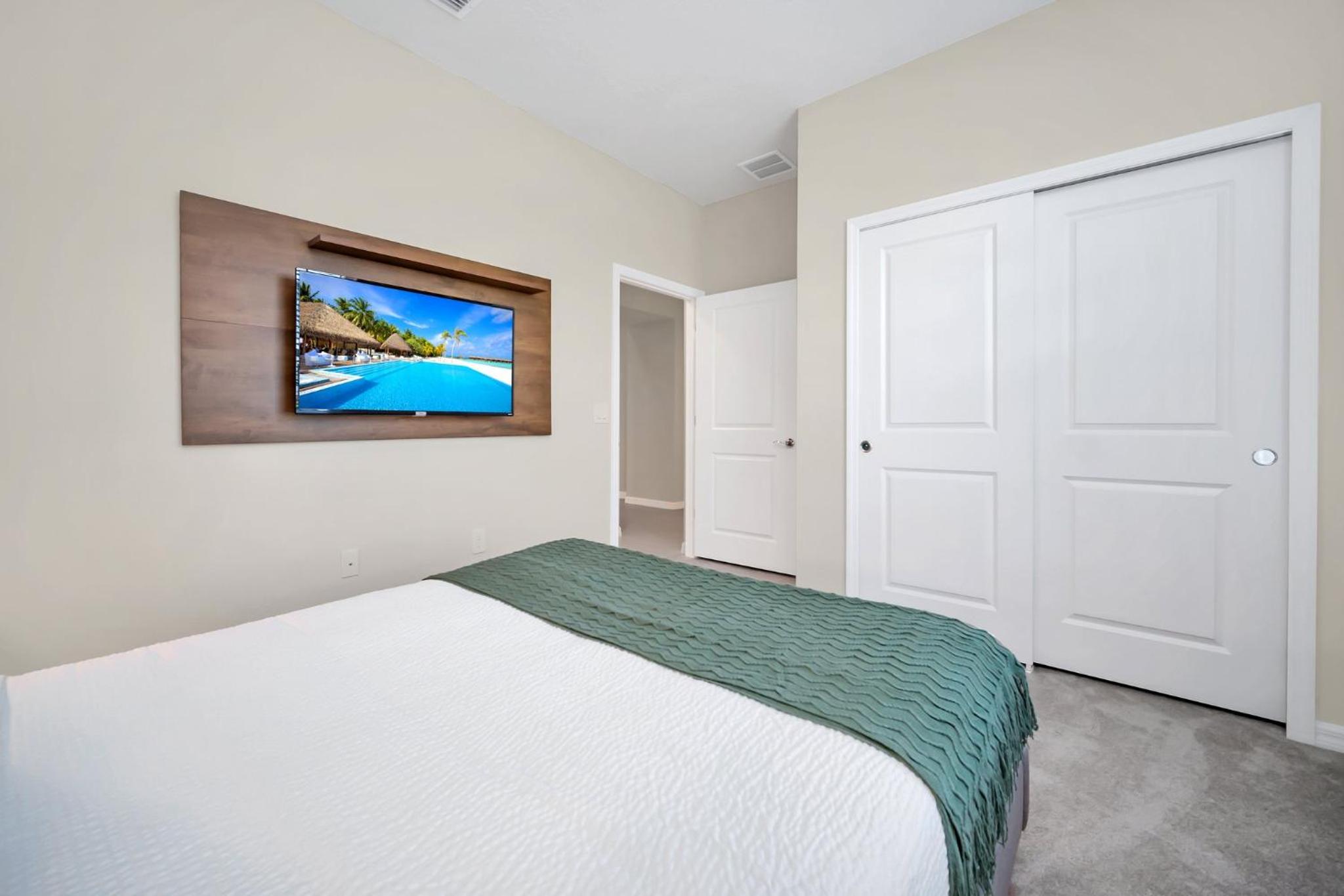 Five-Bedroom House - Photo 18