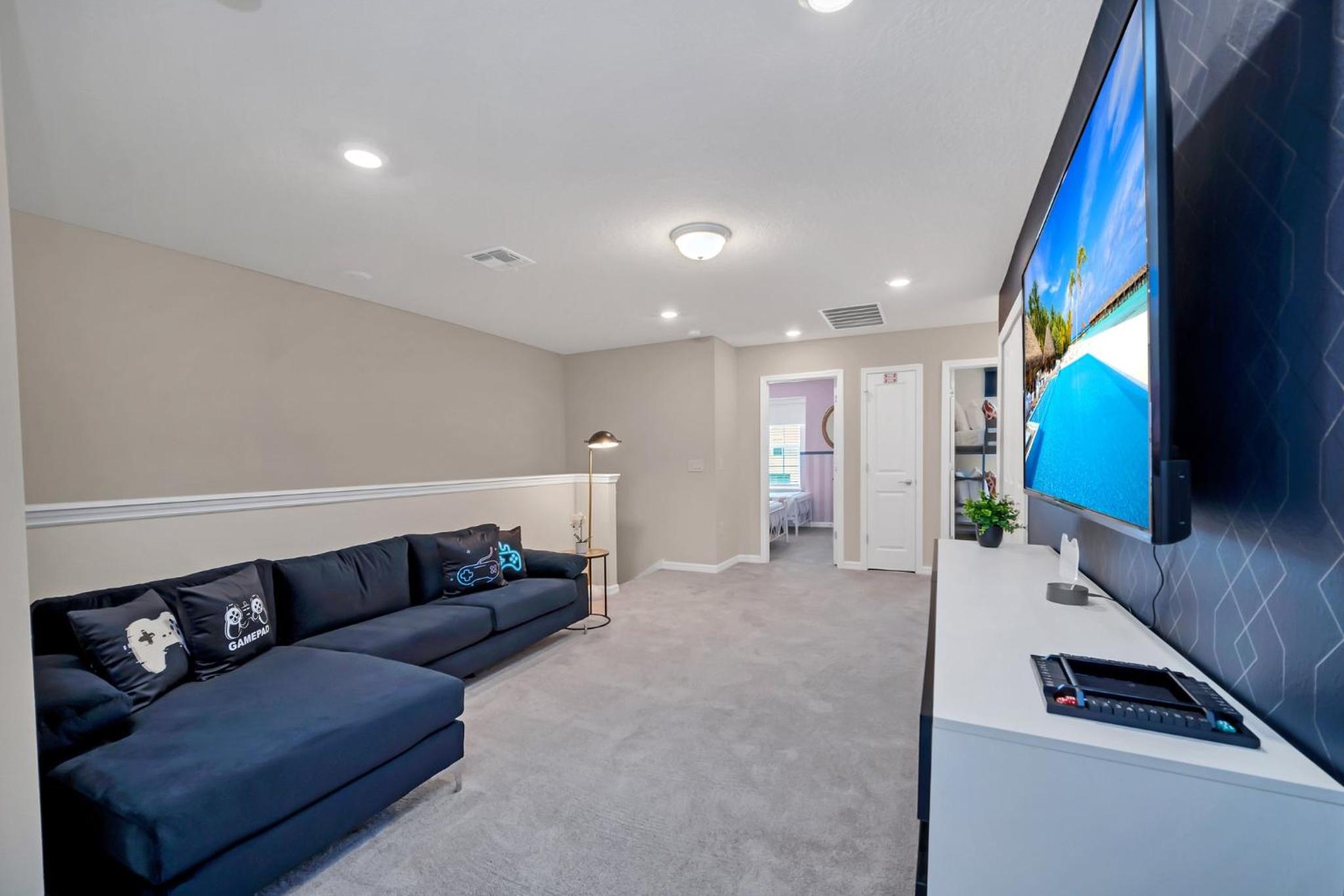 Five-Bedroom House - Photo 22