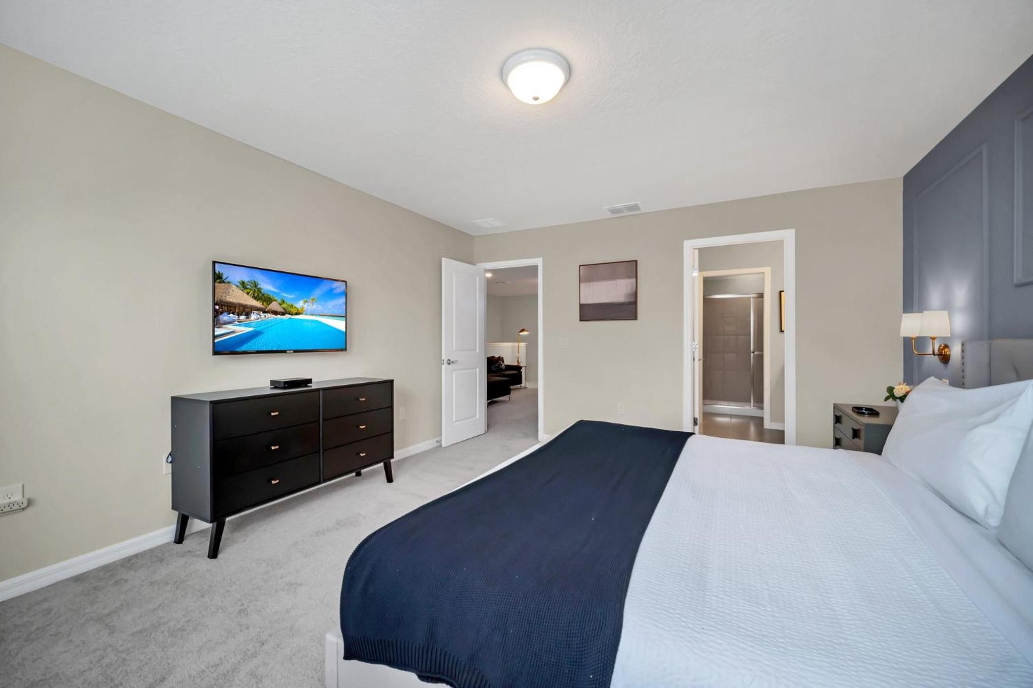 Five-Bedroom House - Photo 25