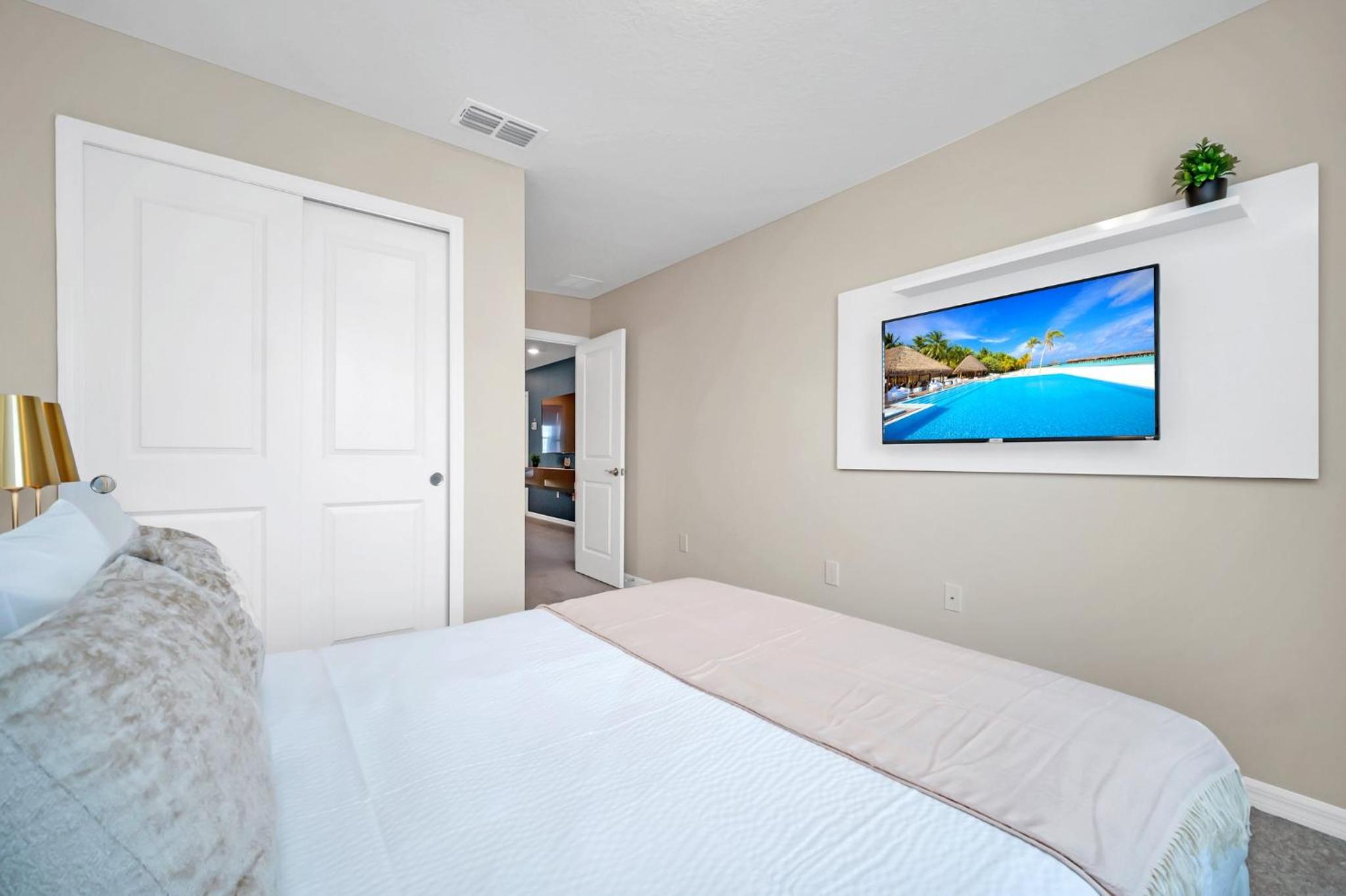 Five-Bedroom House - Photo 31