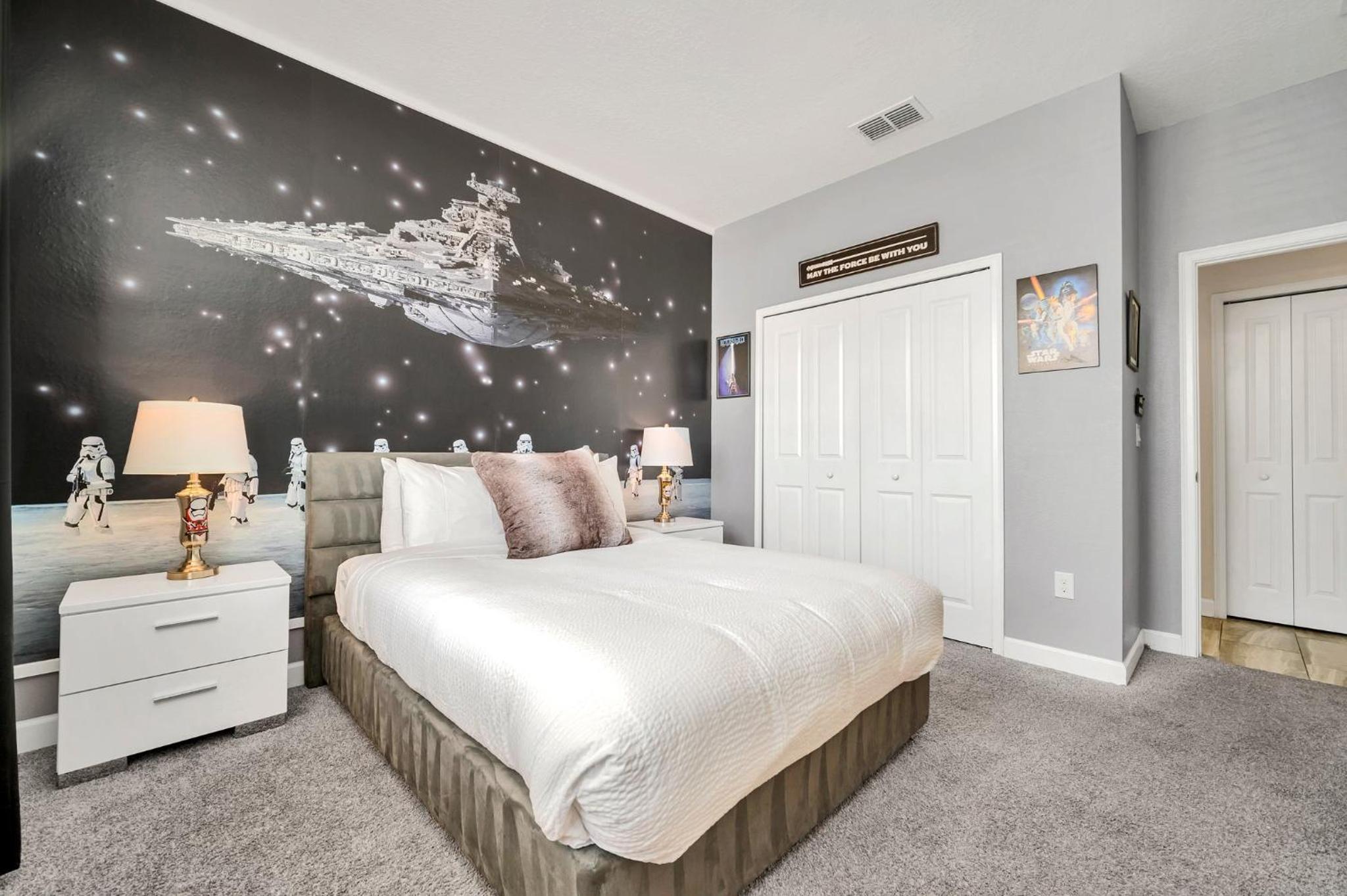 Six-Bedroom House - Photo 42