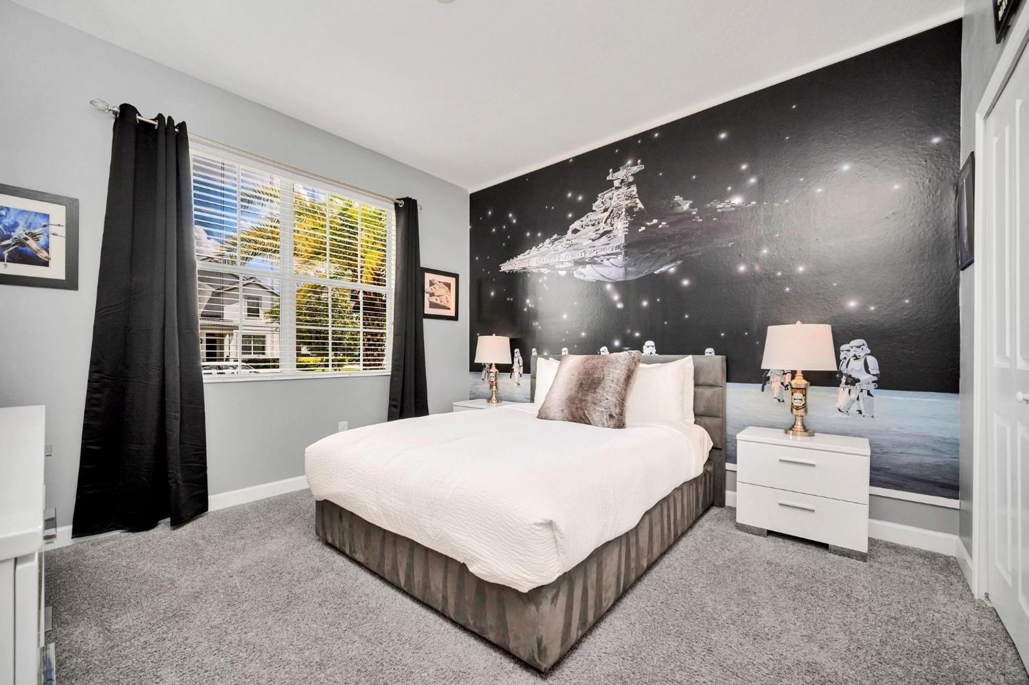 Six-Bedroom House - Photo 43
