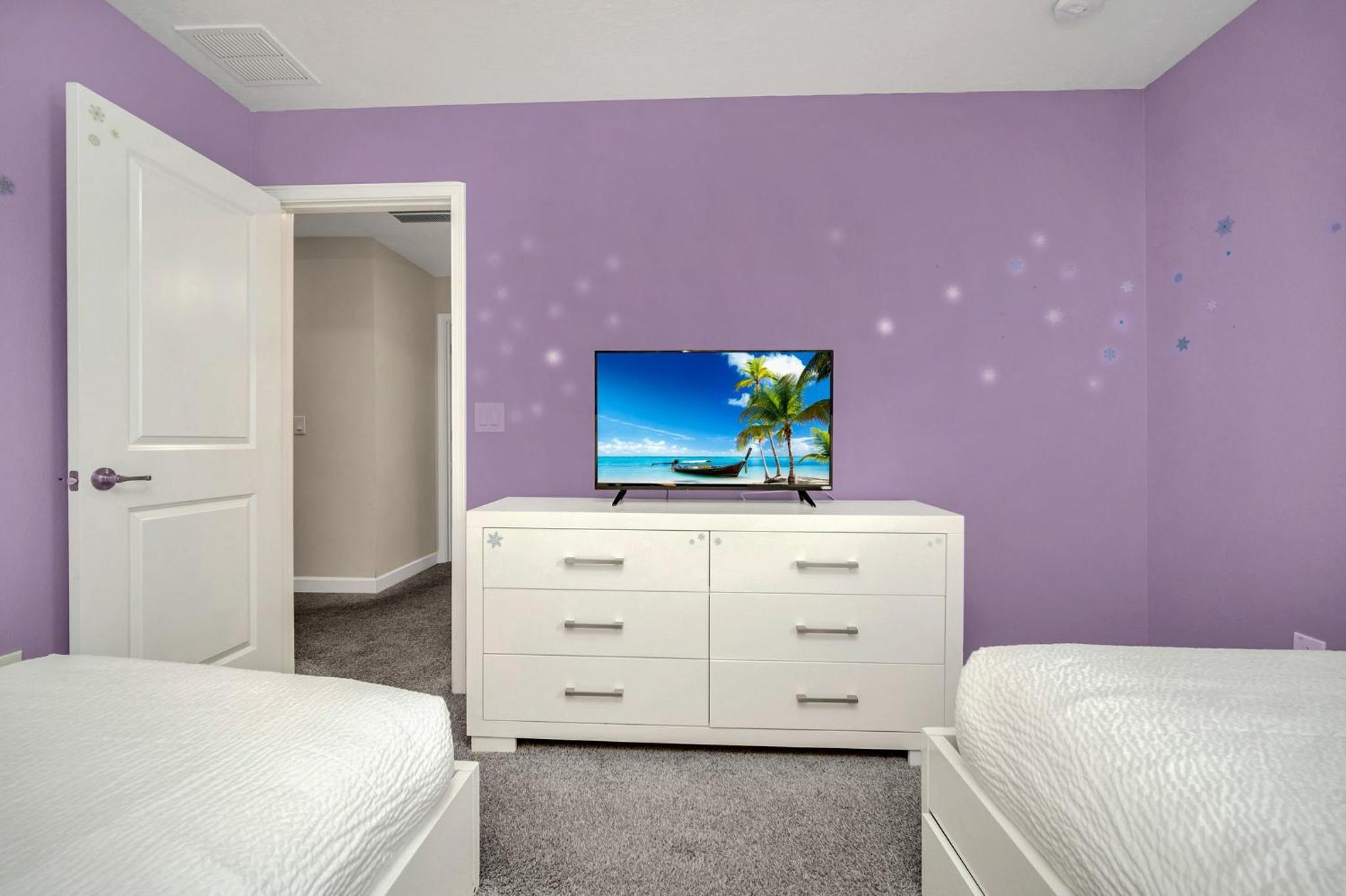 Six-Bedroom House - Photo 79