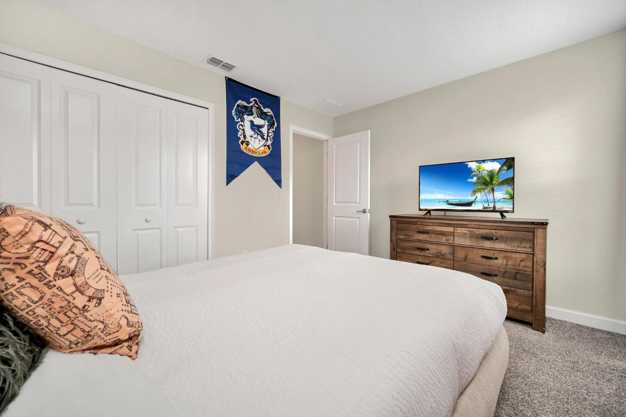 Six-Bedroom House - Photo 81