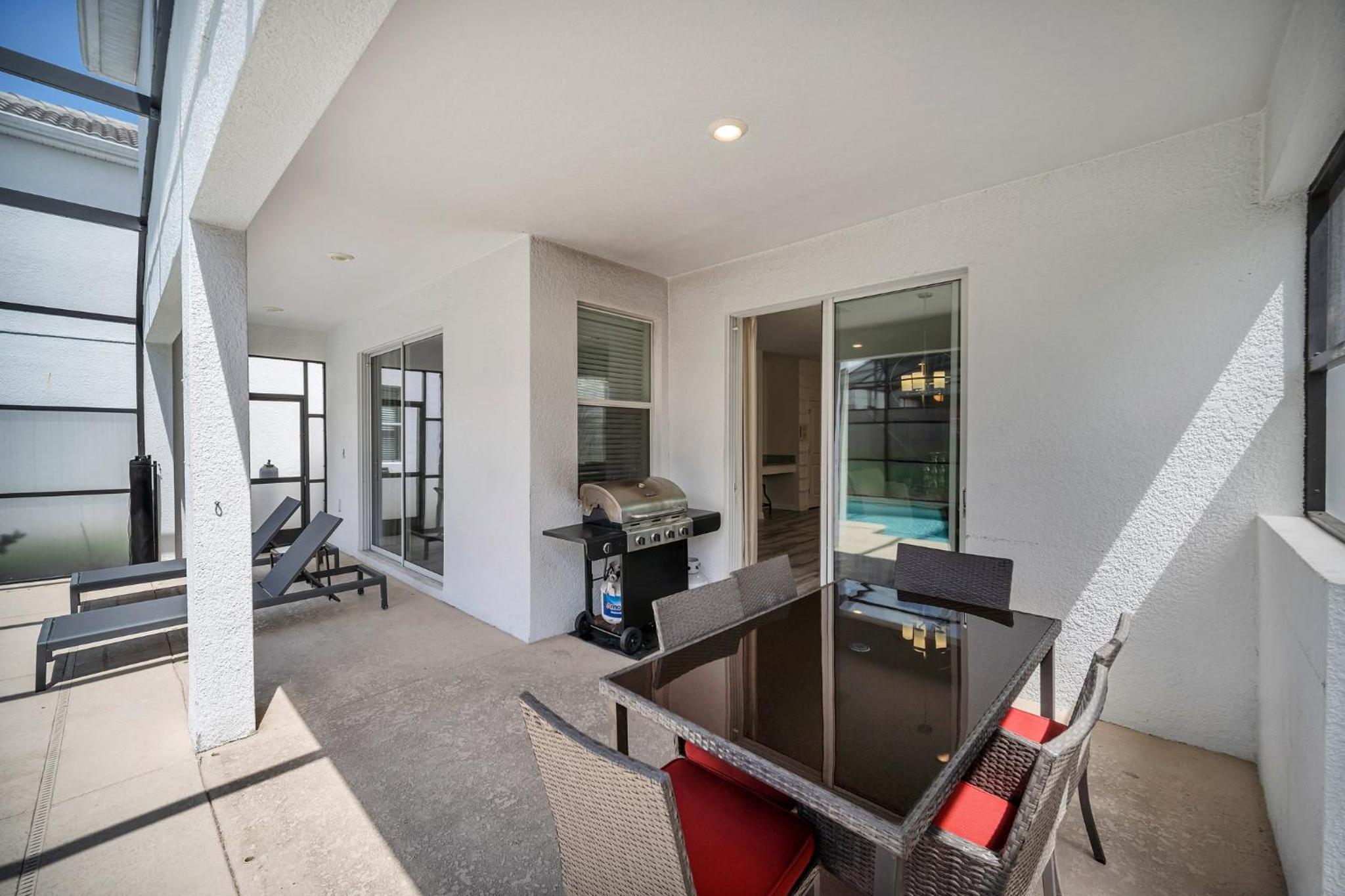 Six-Bedroom House - Photo 34