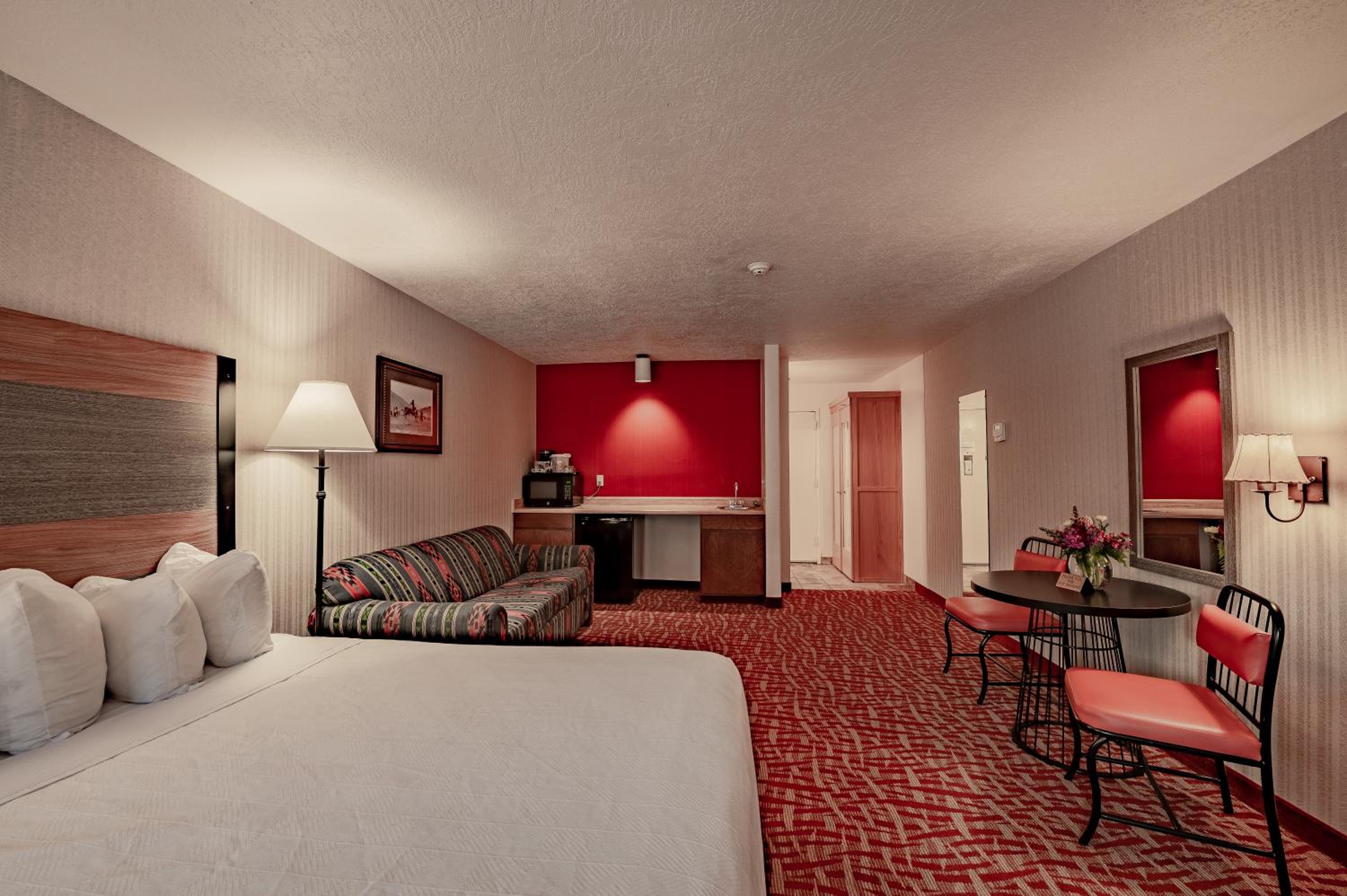 Studio Suite with Two Queen Beds - Photo 4
