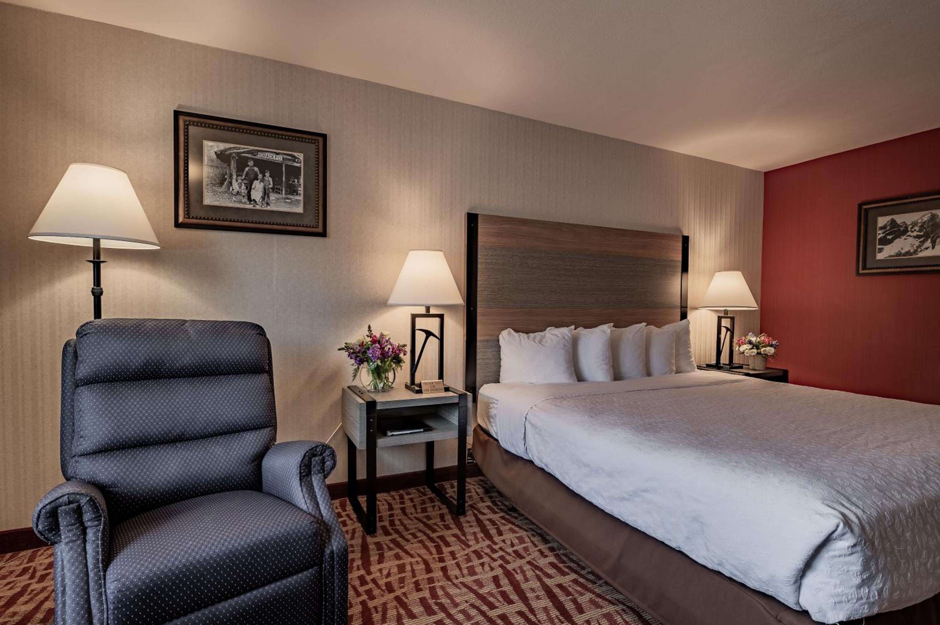 Standard King Room - Photo 4