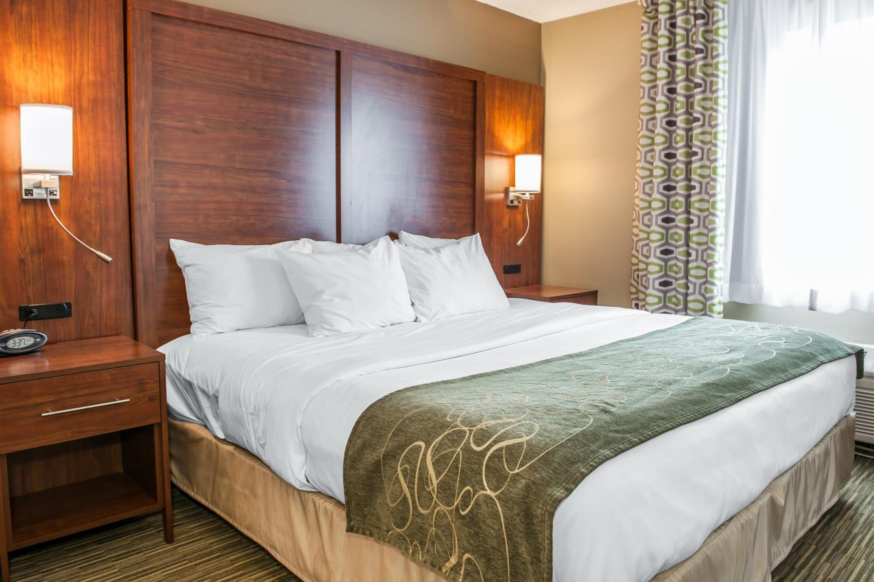 Superior King Suite - Accessible/Non-Smoking - Photo 5