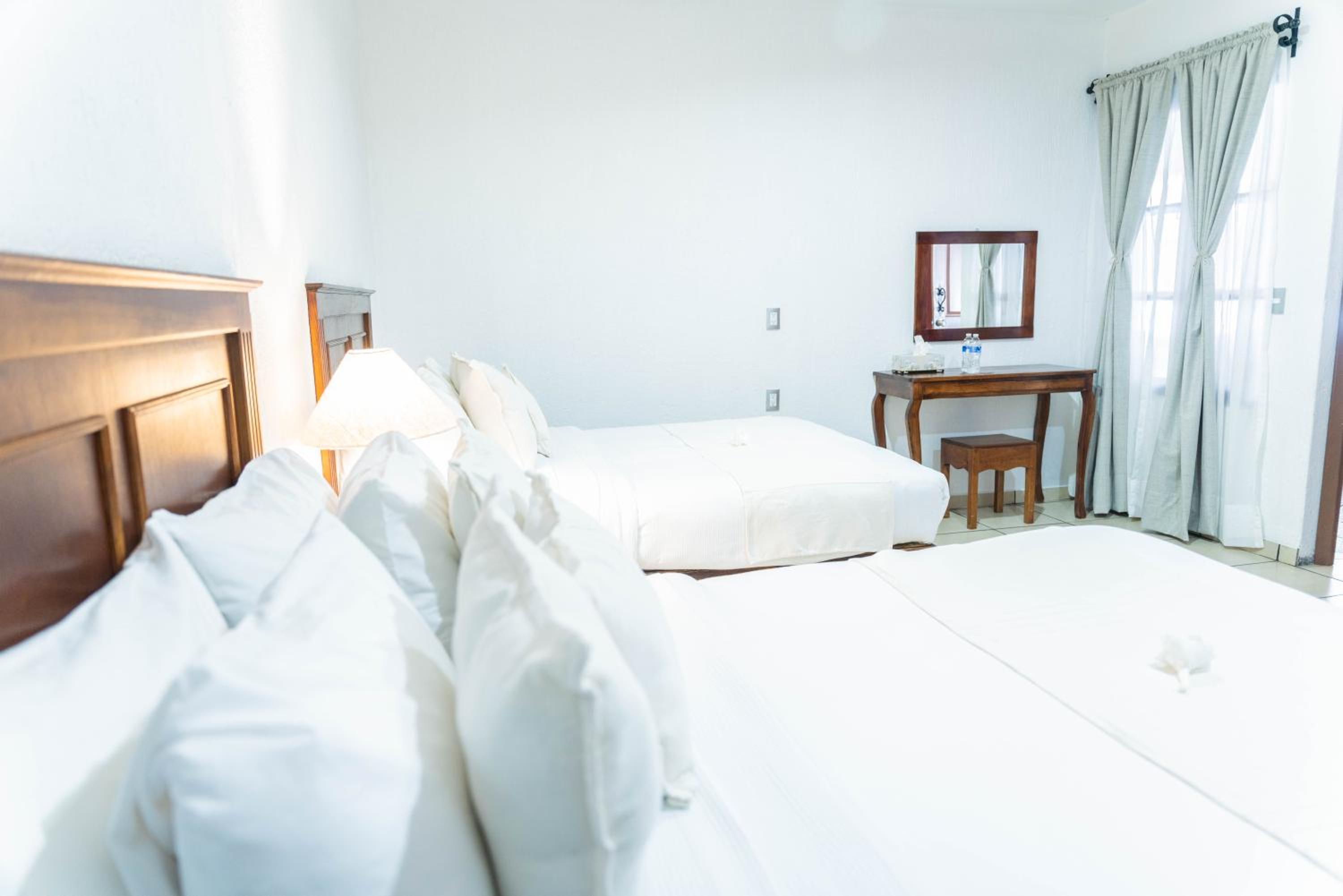 Deluxe Double Room with Two Double Beds - Photo 8