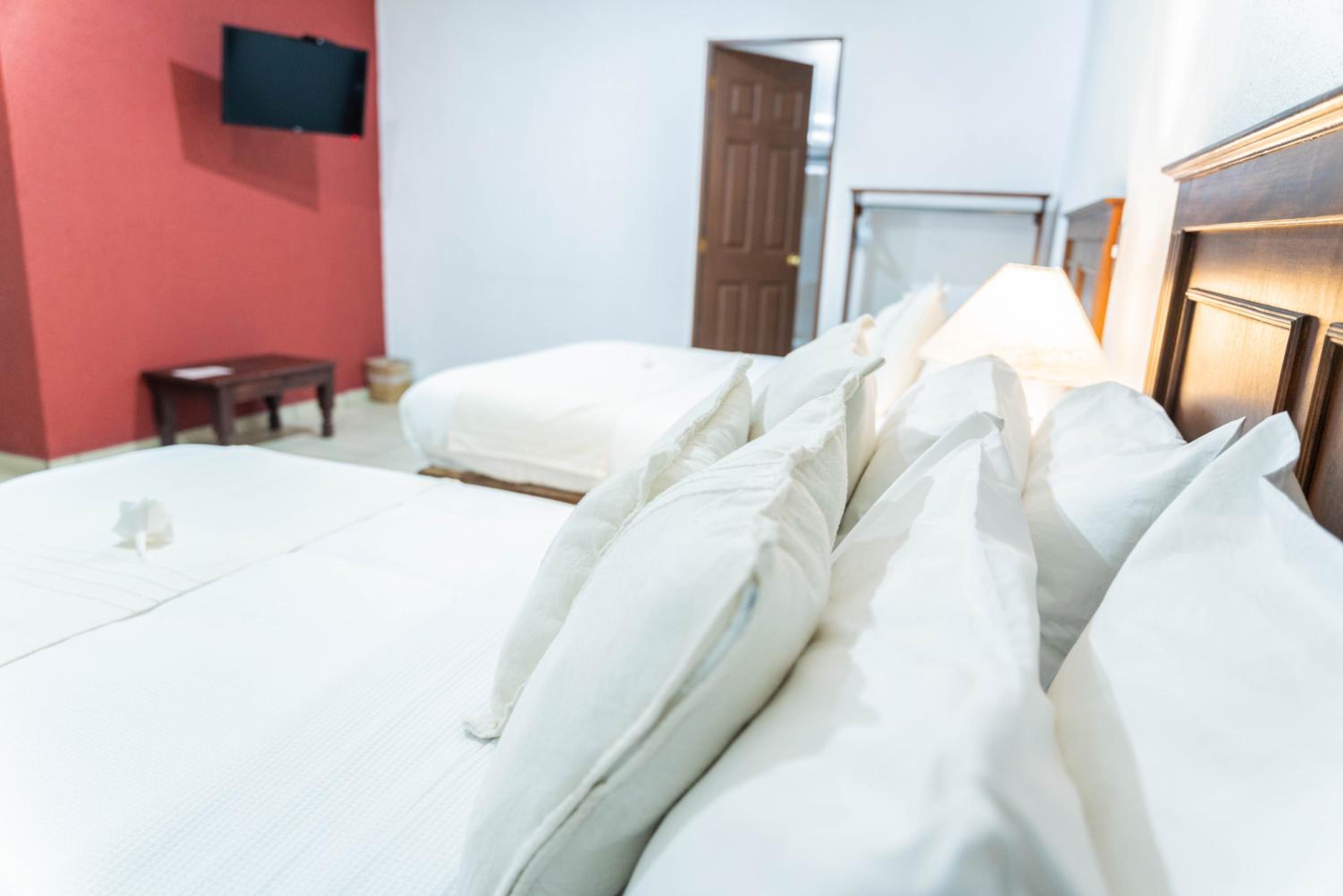 Deluxe Double Room with Two Double Beds - Photo 9