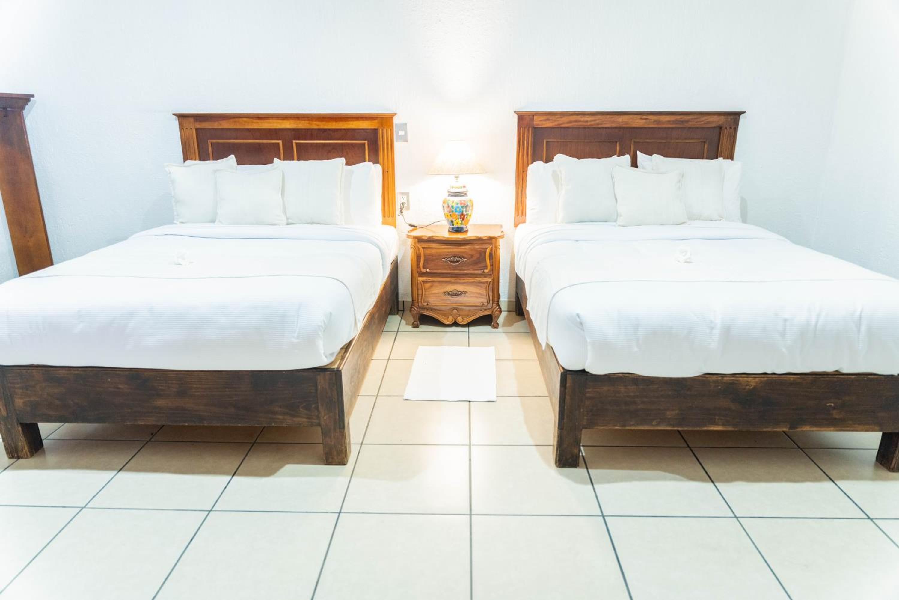 Deluxe Double Room with Two Double Beds - Photo 10
