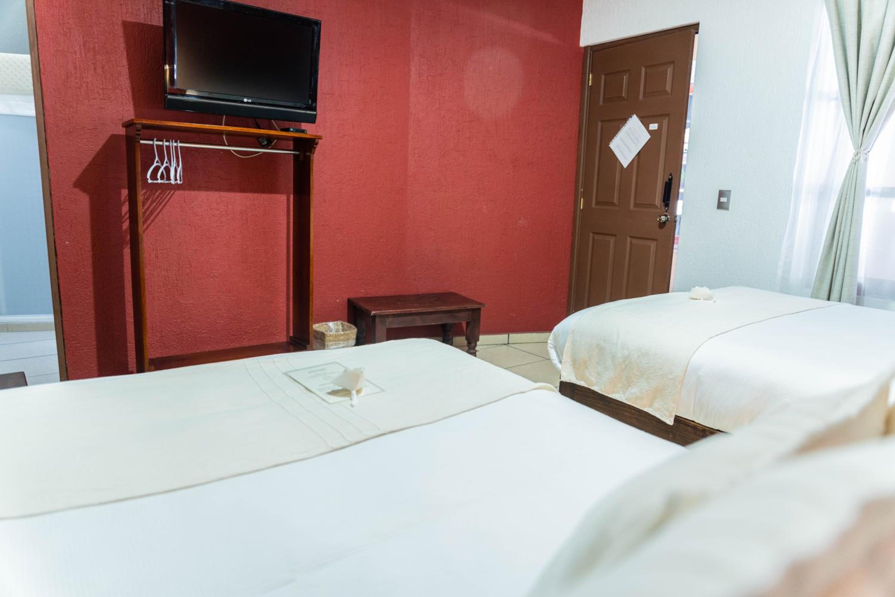 Deluxe Double Room with Two Double Beds - Photo 2