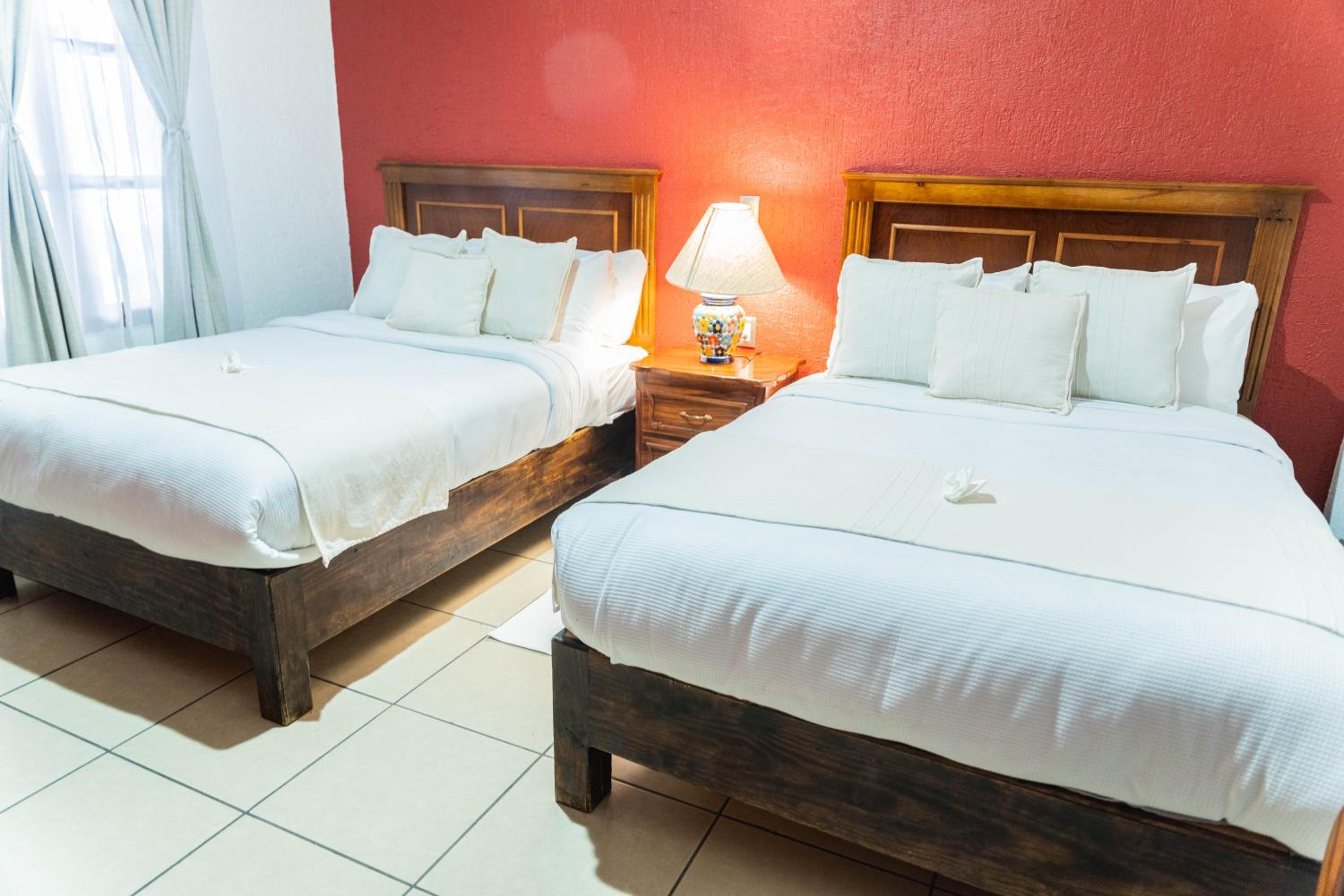 Deluxe Double Room with Two Double Beds - Photo 5
