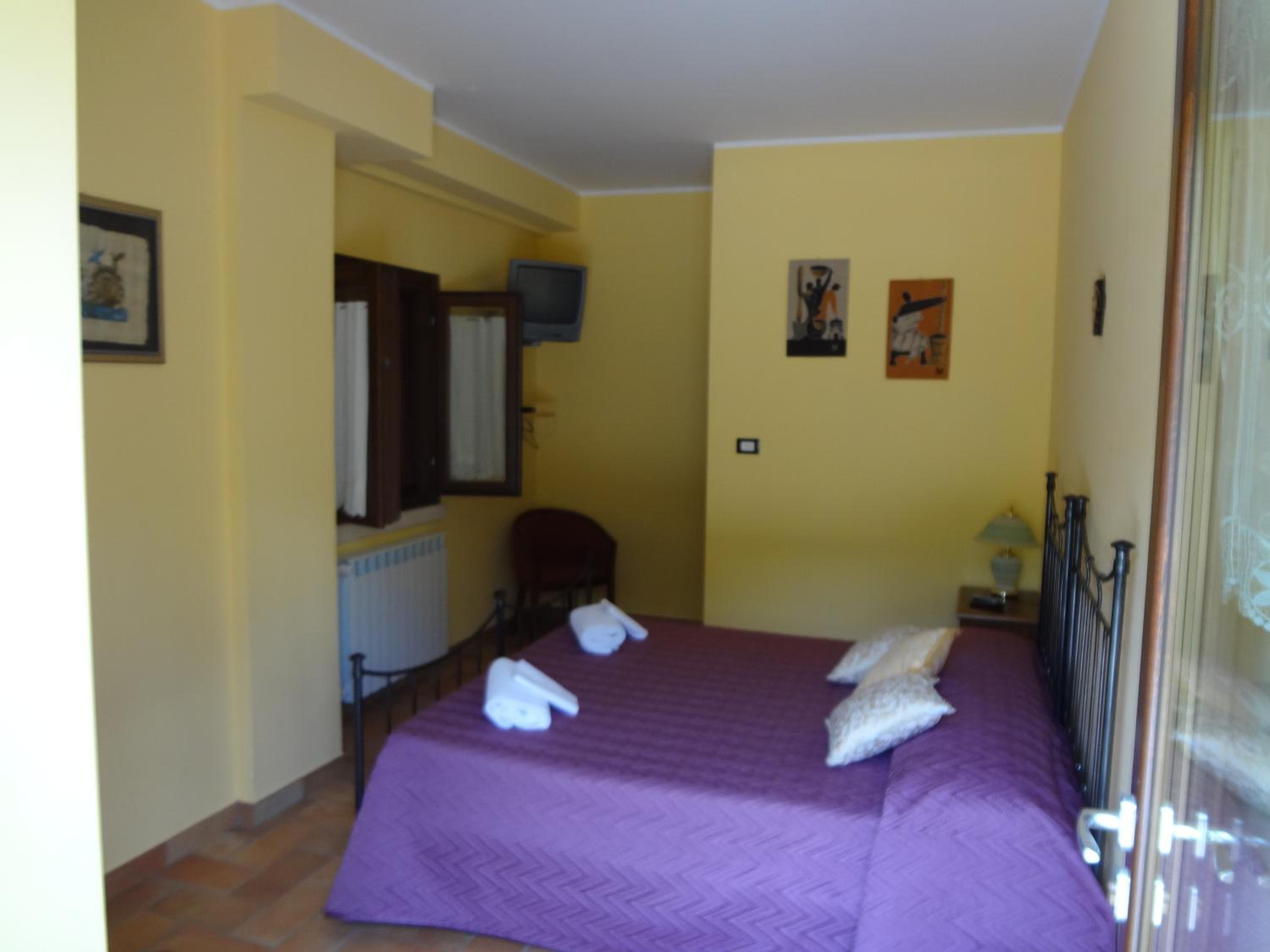 Double Room with Private Bathroom photo 2