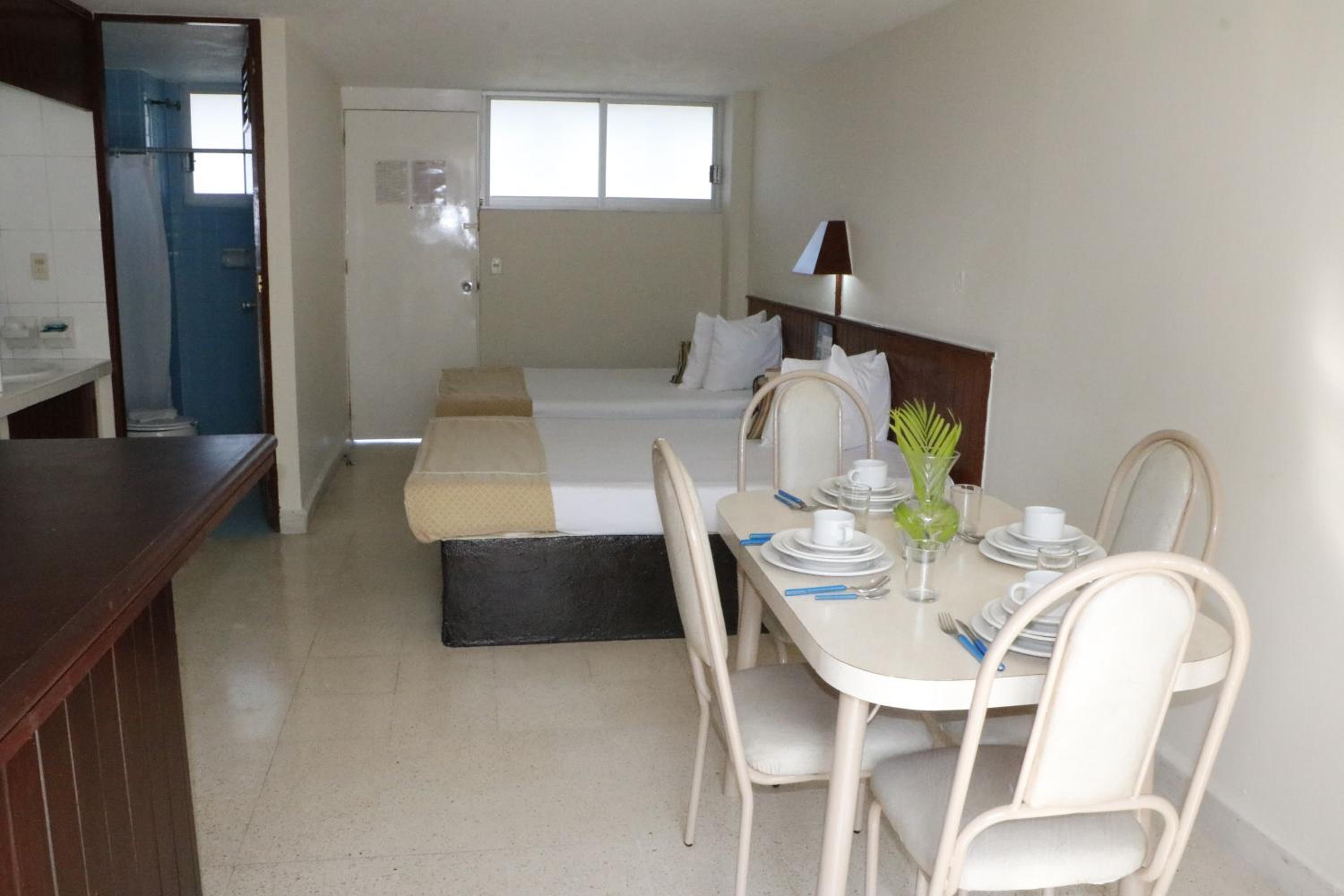 Double Room with Two Double Beds and Pool View photo 2