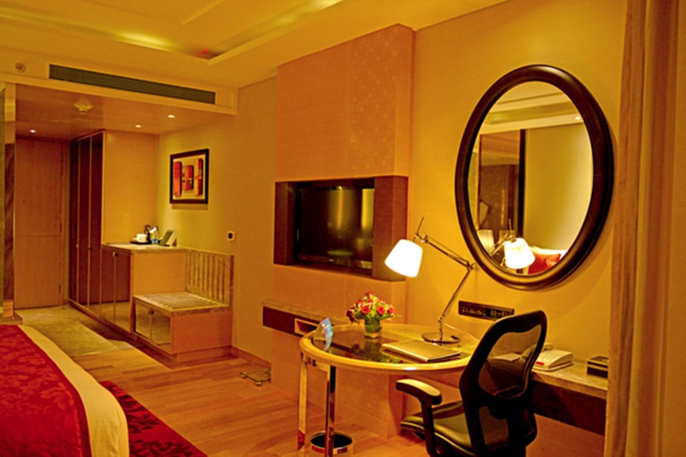 Business Double or Twin Room with Bathtub – Non Smoking Room with 02 beer or 02 Pegs(IMFL) or 02 Mocktails and 02 pcs laundry, , Complimentary INR 500 Hotel Credit redeemable on Food & Soft Beverages, 50% off on Mini Bar Business Double or Twin Room with Bathtub – Non Smoking Room with 02 beer or 02 Pegs(IMFL) or 02 Mocktails and 02 pcs laundry, , Complimentary INR 500 Hotel Credit redeemable on Food & Soft Beverages, 50% off on Mini Bar
