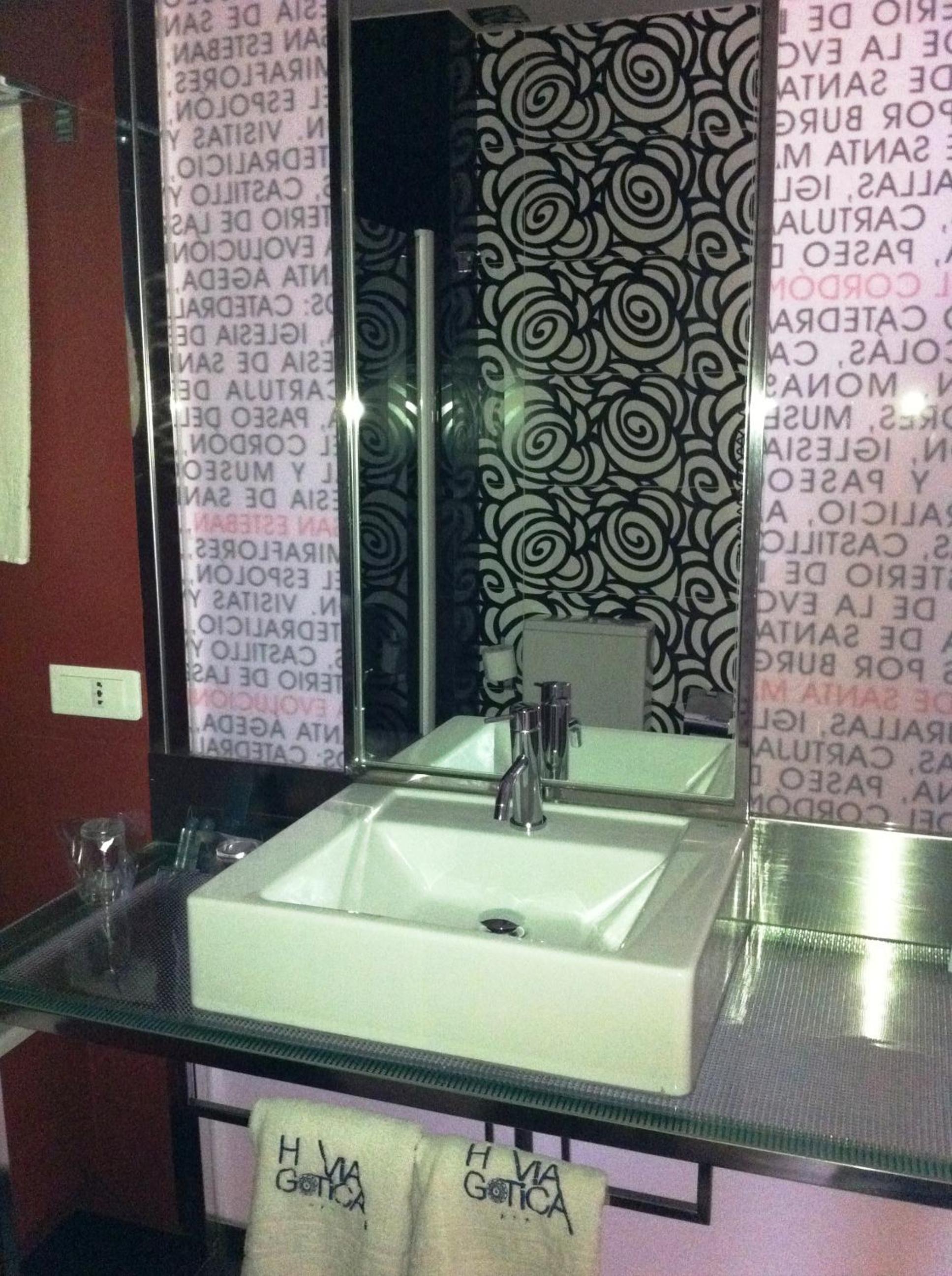 Double or Twin Room with View - Photo 6