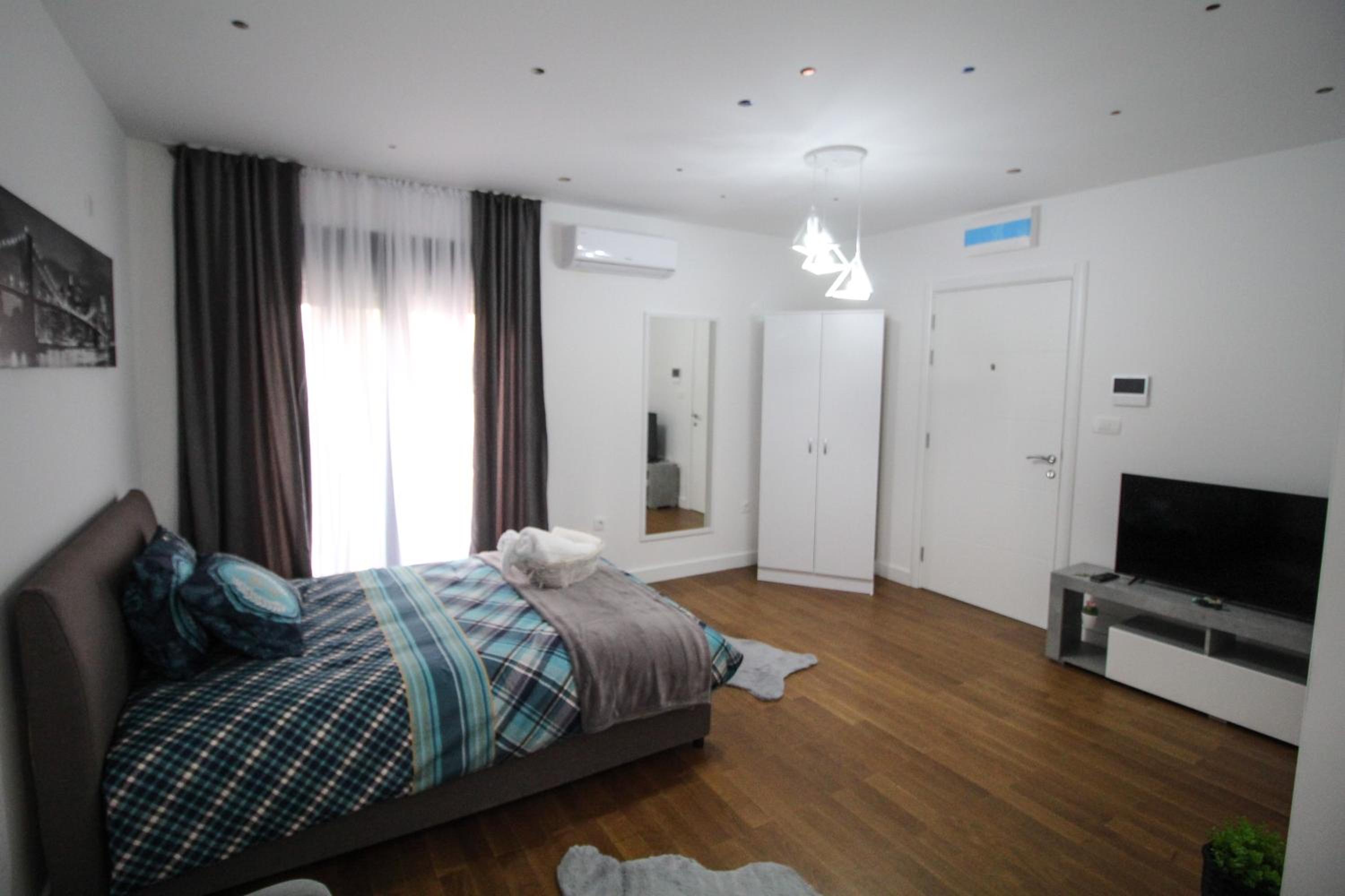 One-Bedroom Apartment photo 2