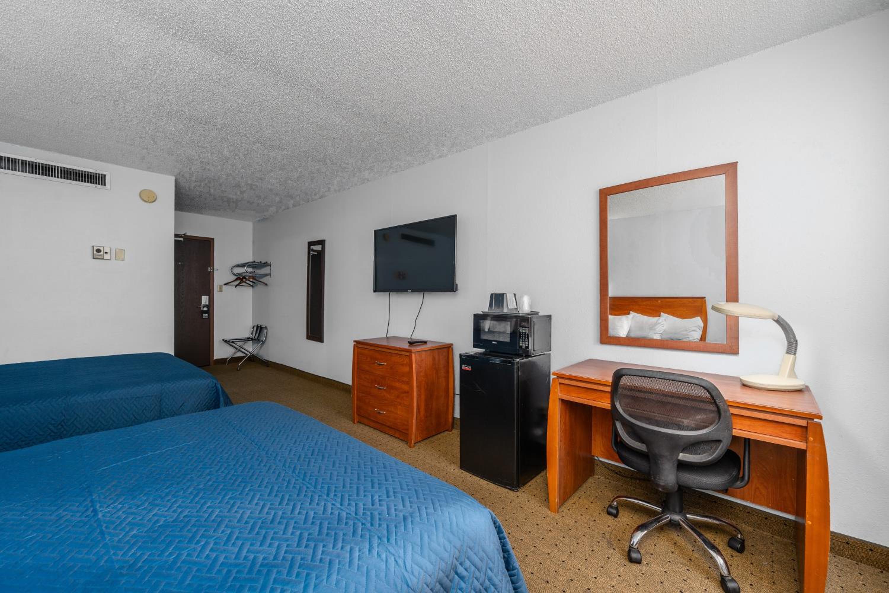 Queen Room - Photo 2
