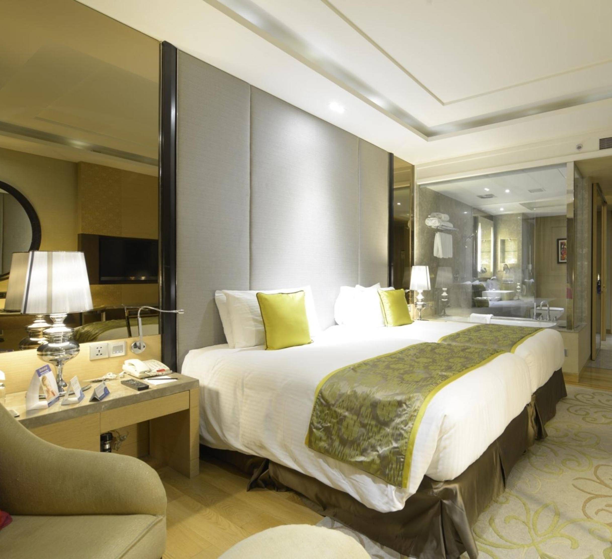 Superior Double or Twin Room with Bathtub – Non Smoking: Happy hours 1+1 on alcoholic beverages from 4 PM to 7 PM, Complimentary INR 500 Hotel Credit on min usage of INR 2000 at market place restaurant on Food & Soft Beverages, 50% off on Mini Bar Superior Double or Twin Room with Bathtub – Non Smoking: Happy hours 1+1 on alcoholic beverages from 4 PM to 7 PM, Complimentary INR 500 Hotel Credit on min usage of INR 2000 at market place restaurant on Food & Soft Beverages, 50% off on Mini Bar