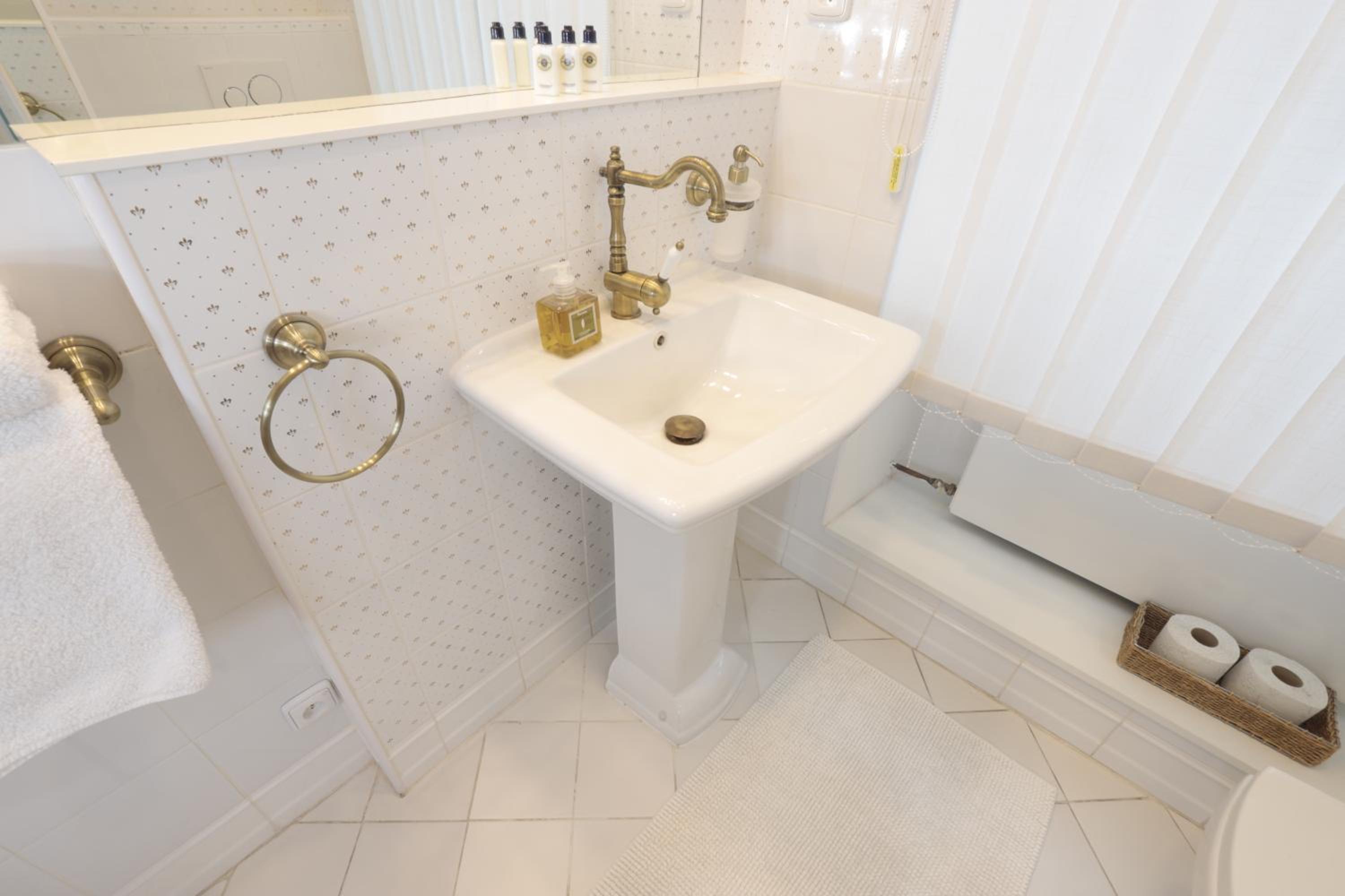 Double or Twin Room - Photo 3