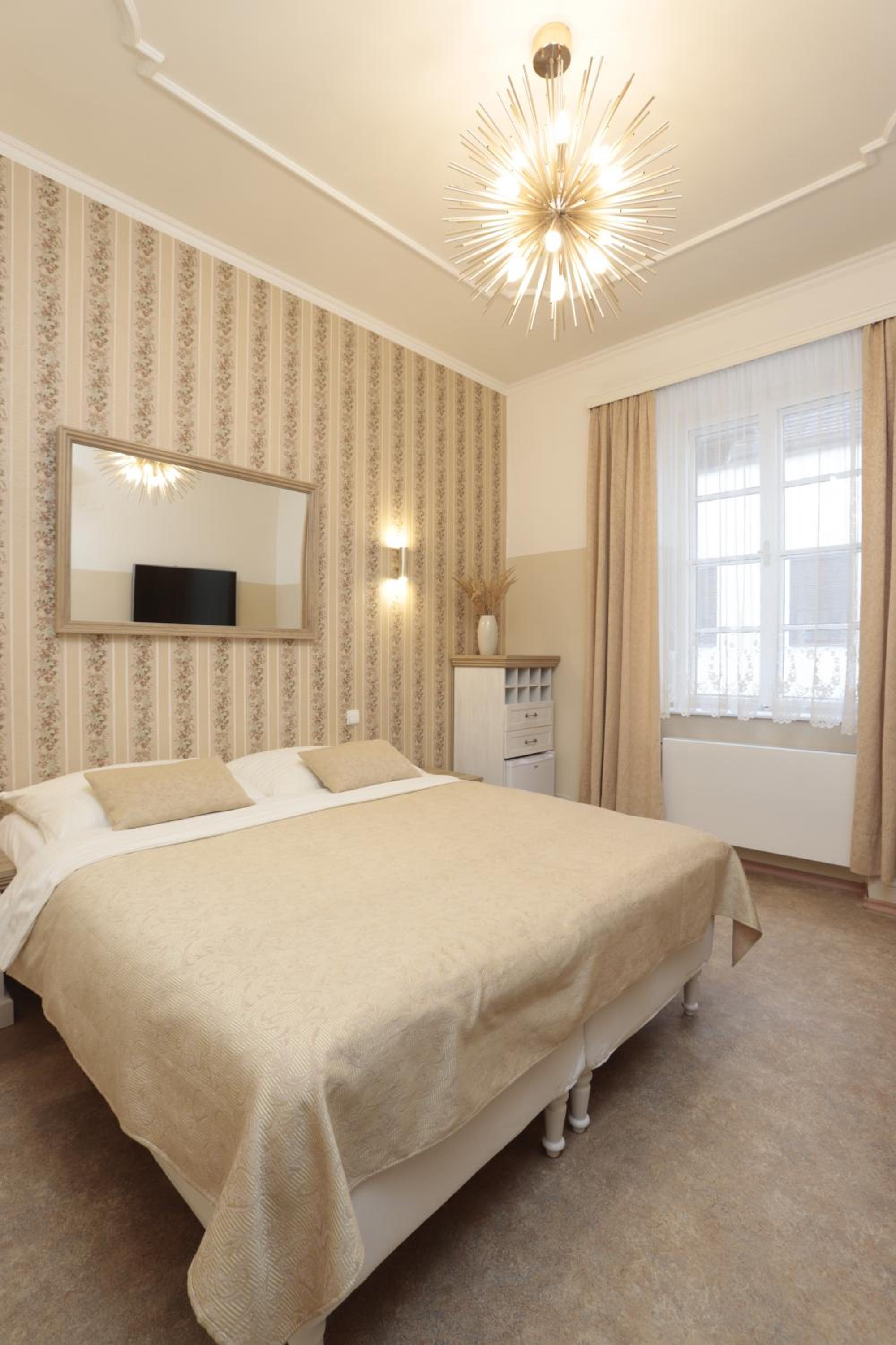Double or Twin Room - Photo 8