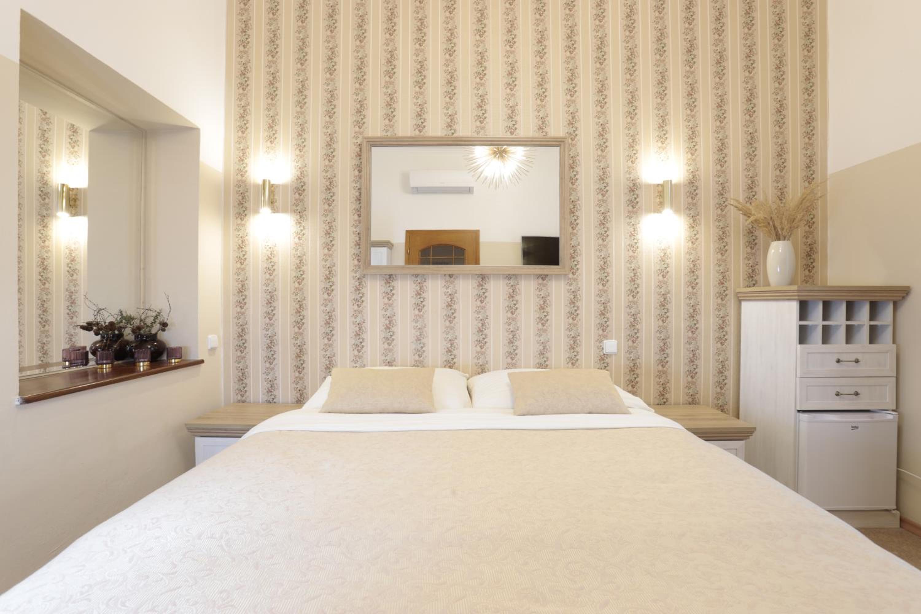 Double or Twin Room - Photo 11