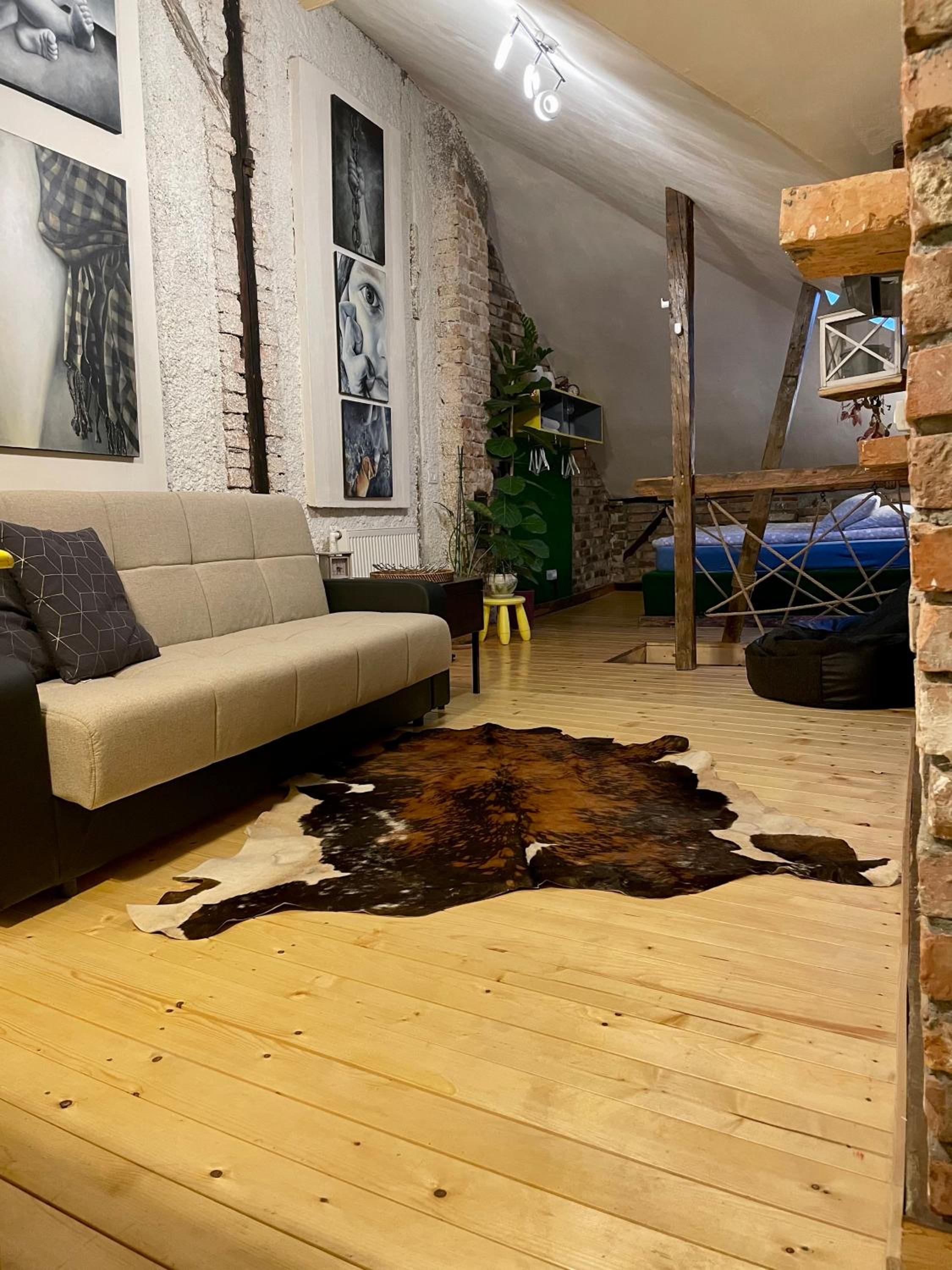 Studio Apartment - Photo 1