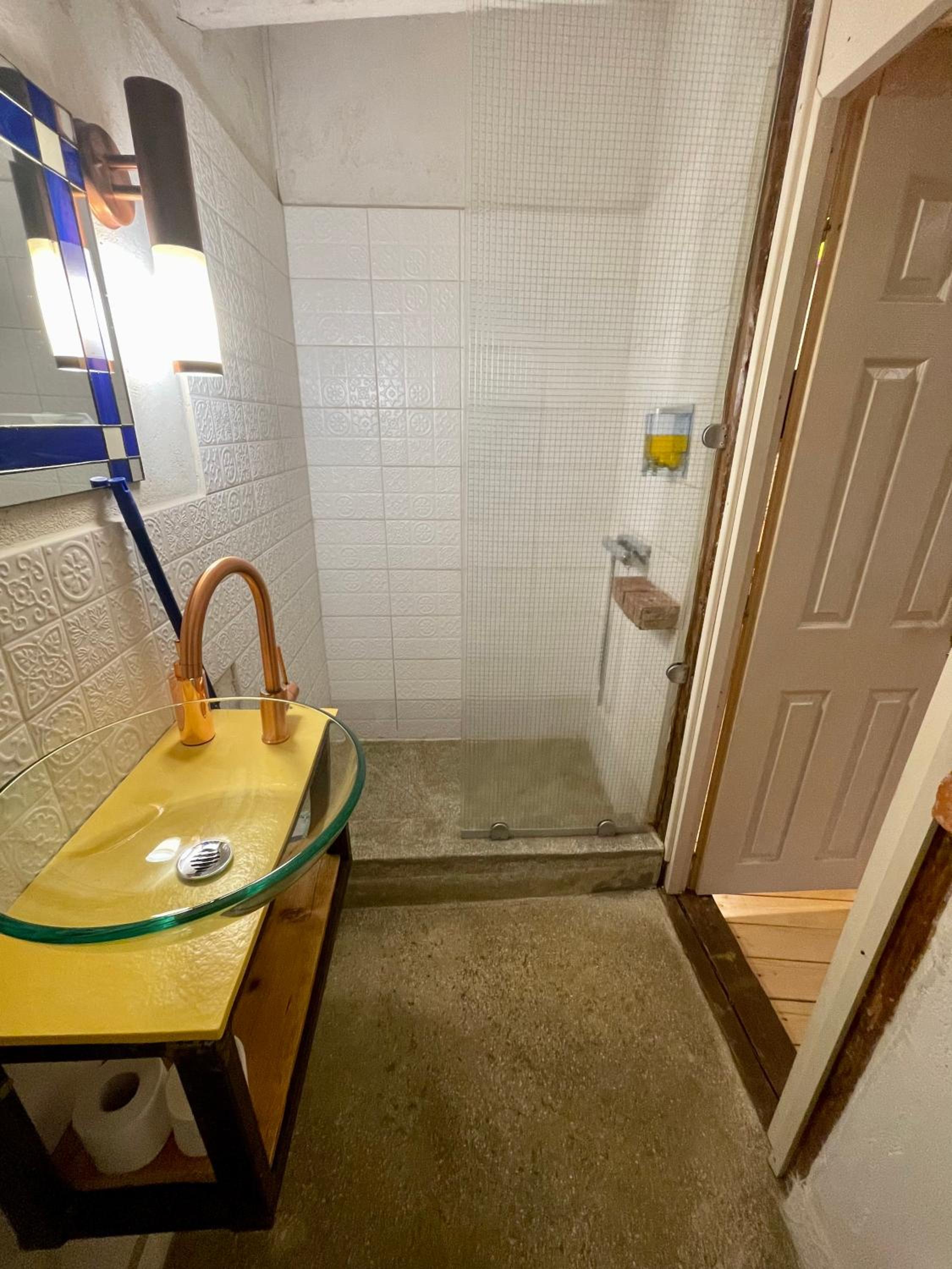 Studio Apartment - Photo 10