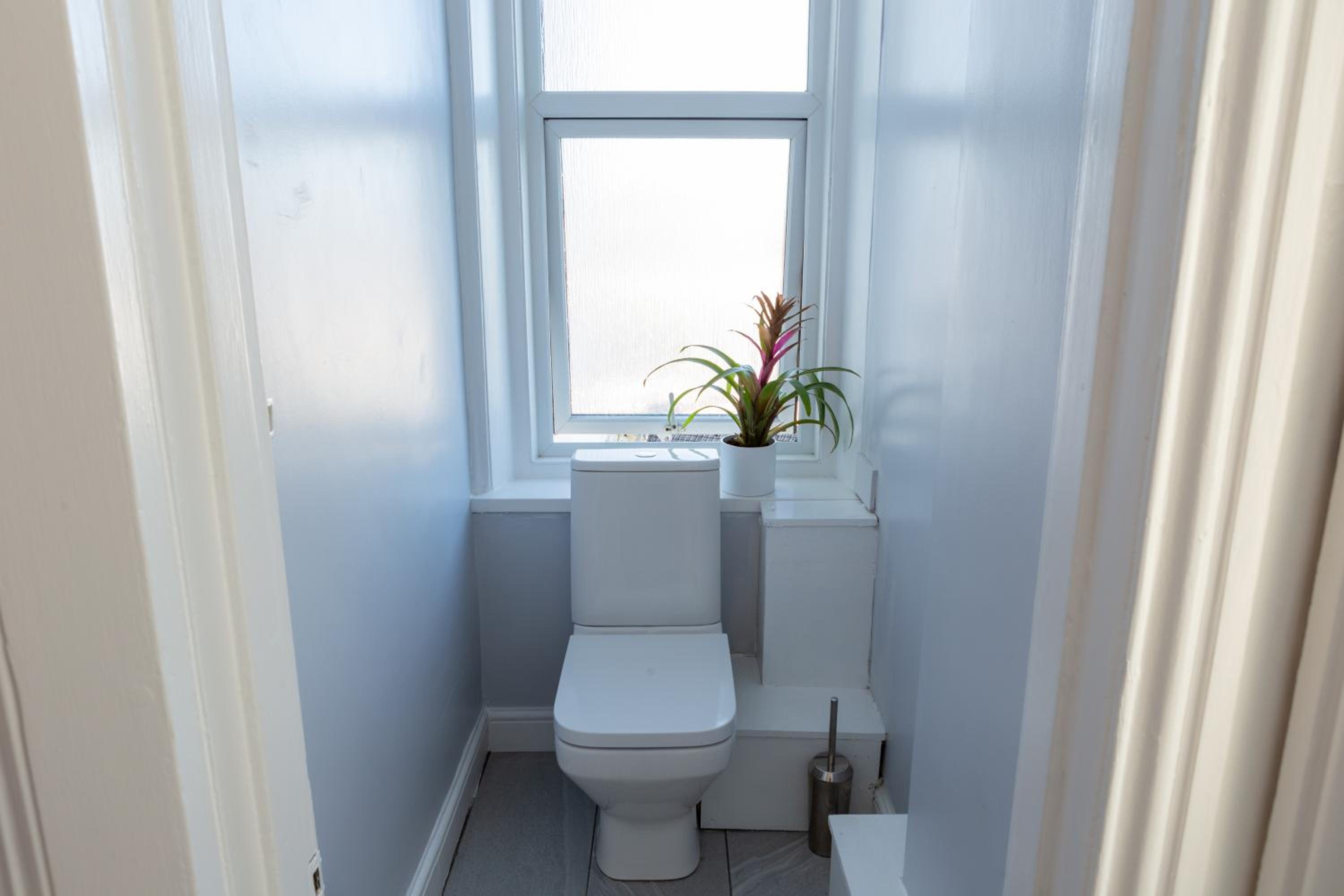 Twin Room with Shower - Photo 5