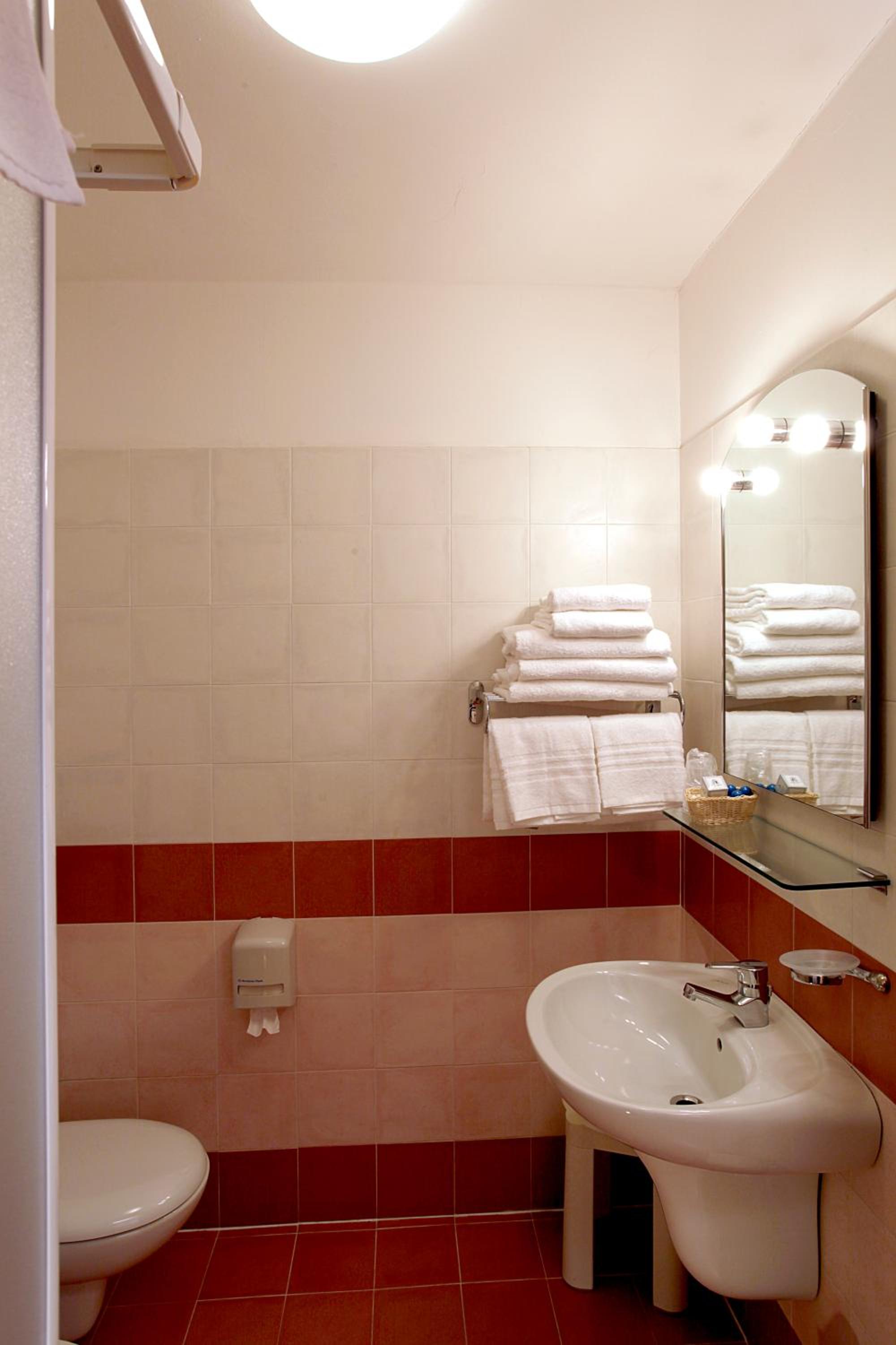 Deluxe Quadruple Room - Photo 2