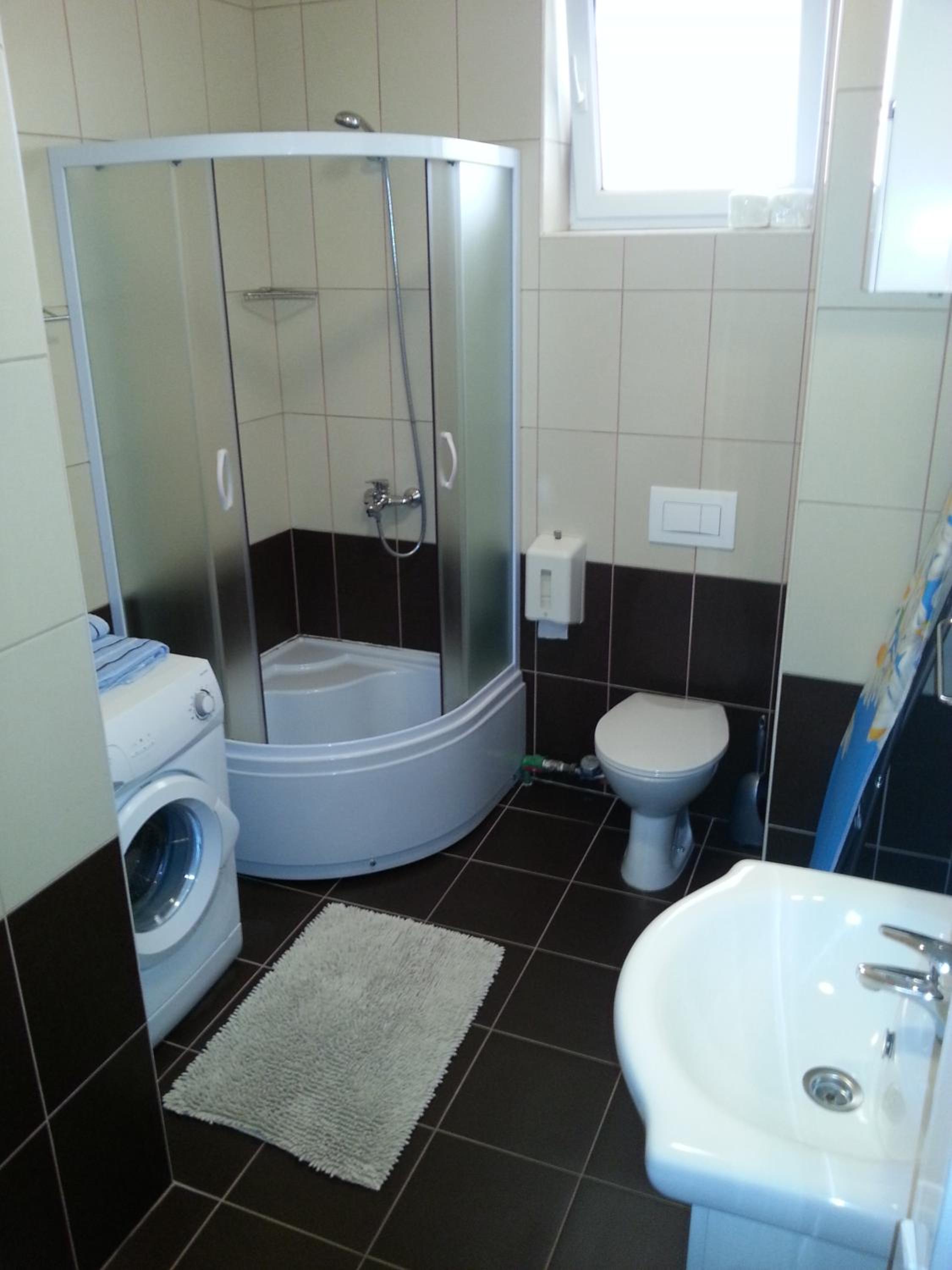 One-Bedroom Apartment with Terrace - Photo 5