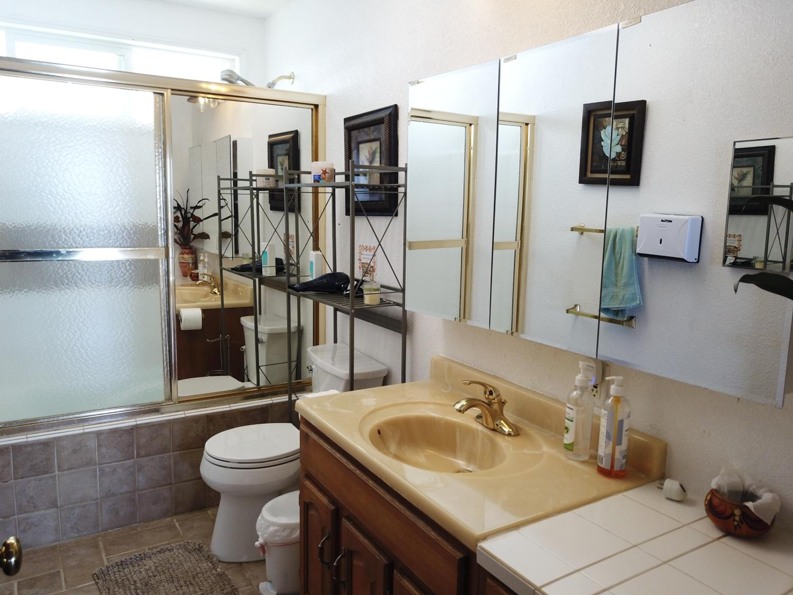 Deluxe Queen Room - Photo 6