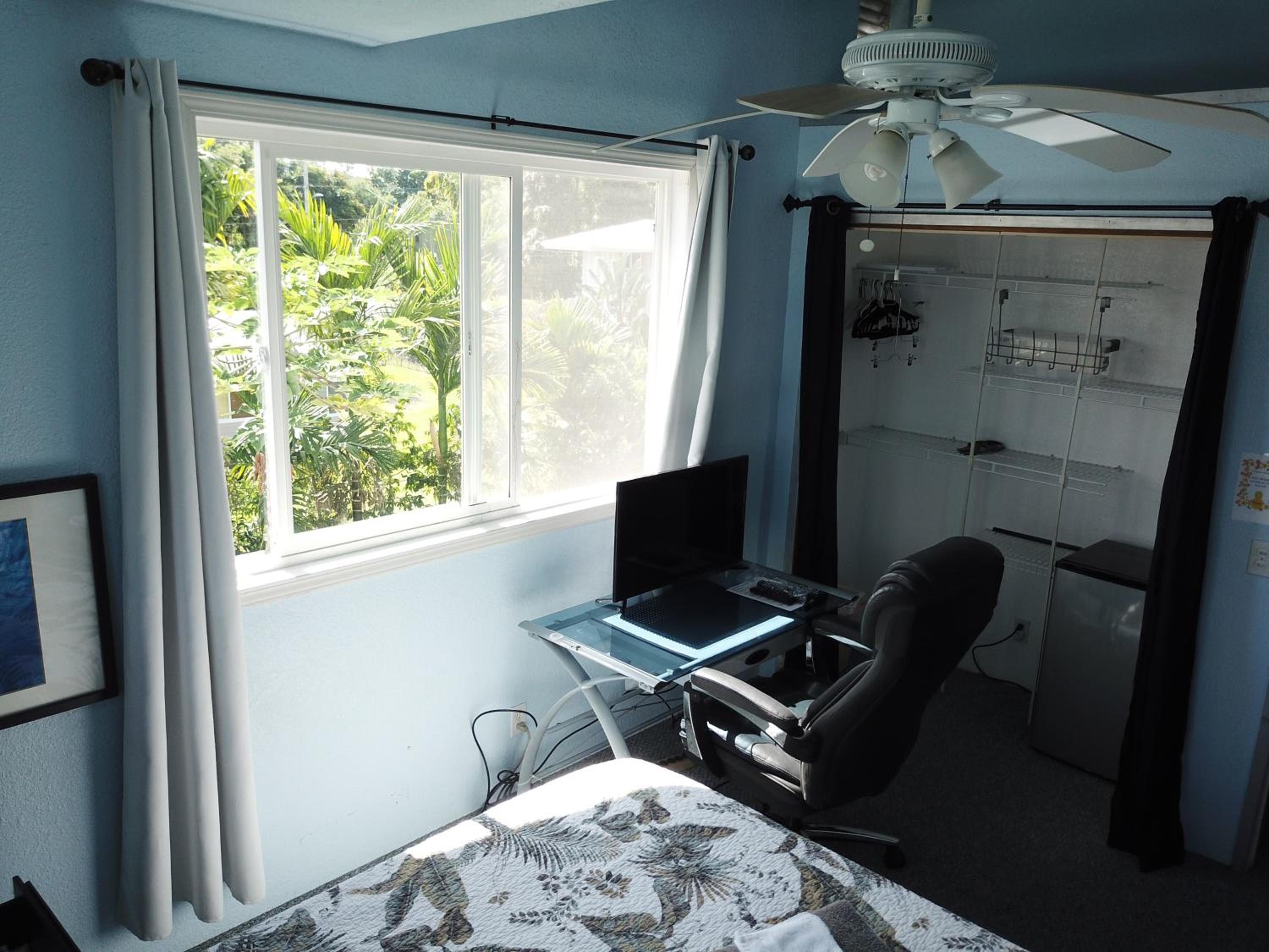 Queen Room with Sea View - Photo 2