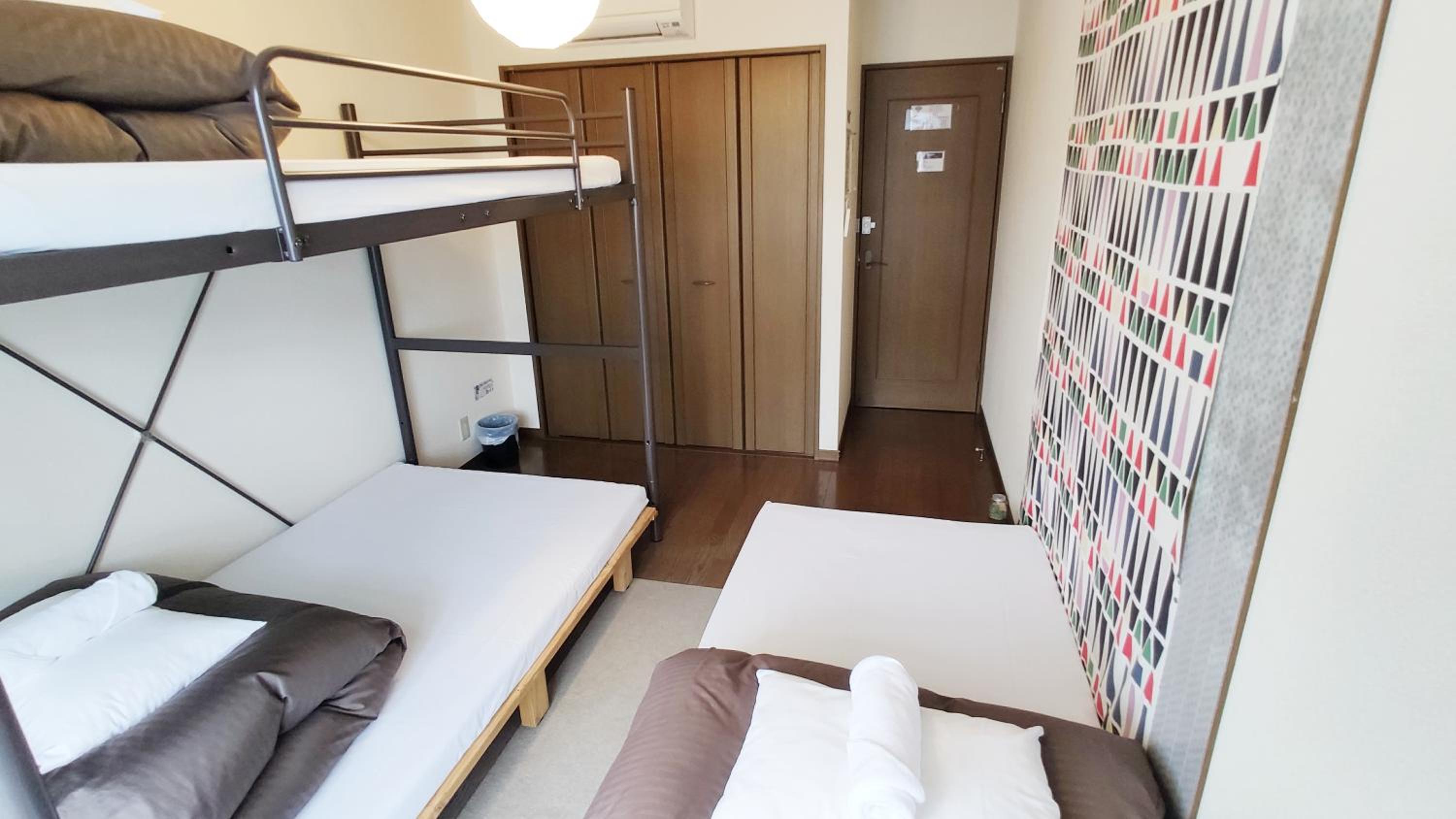 Triple Room with Shared Bathroom photo 2
