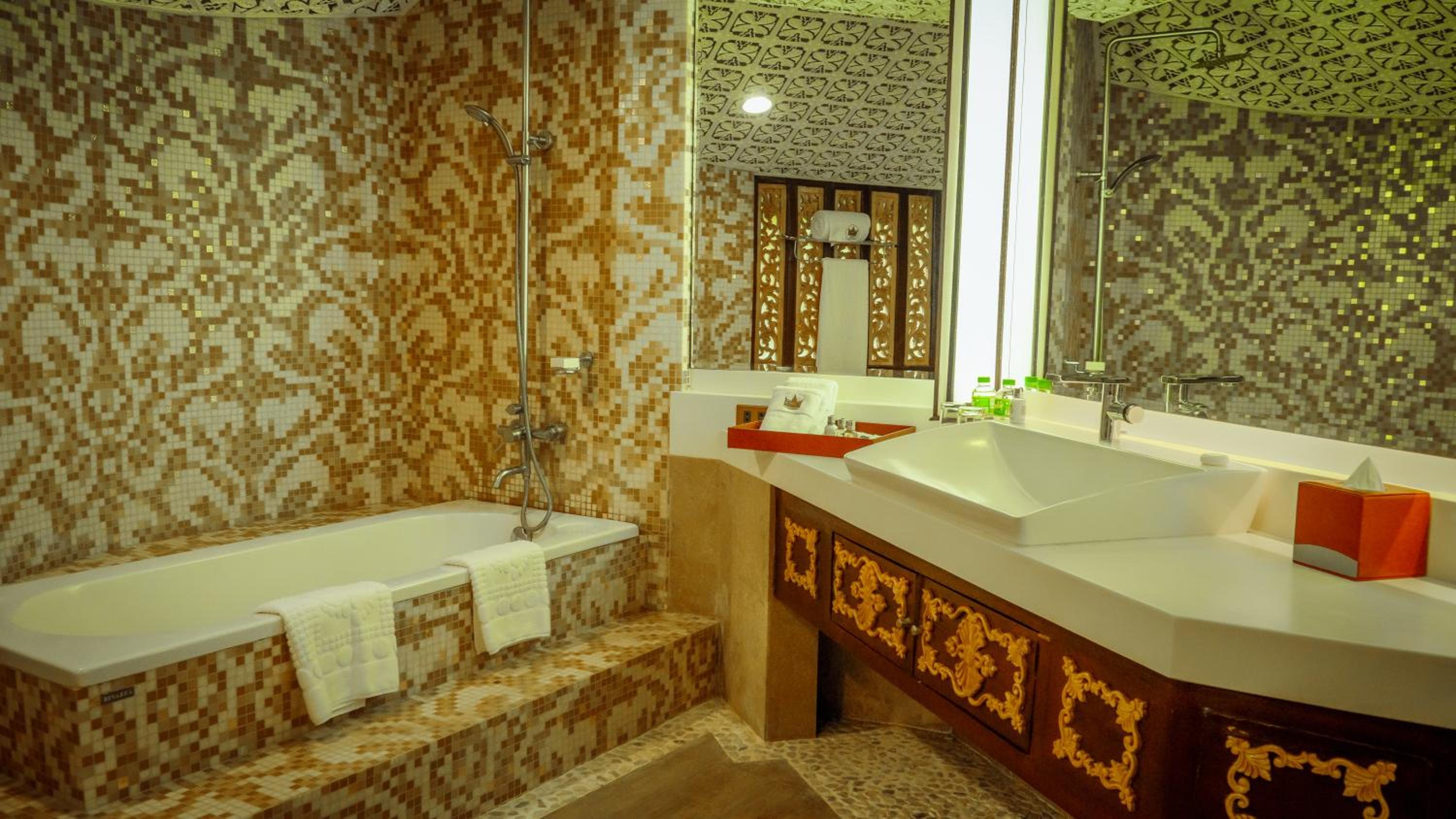 Crown Villa - Photo 8