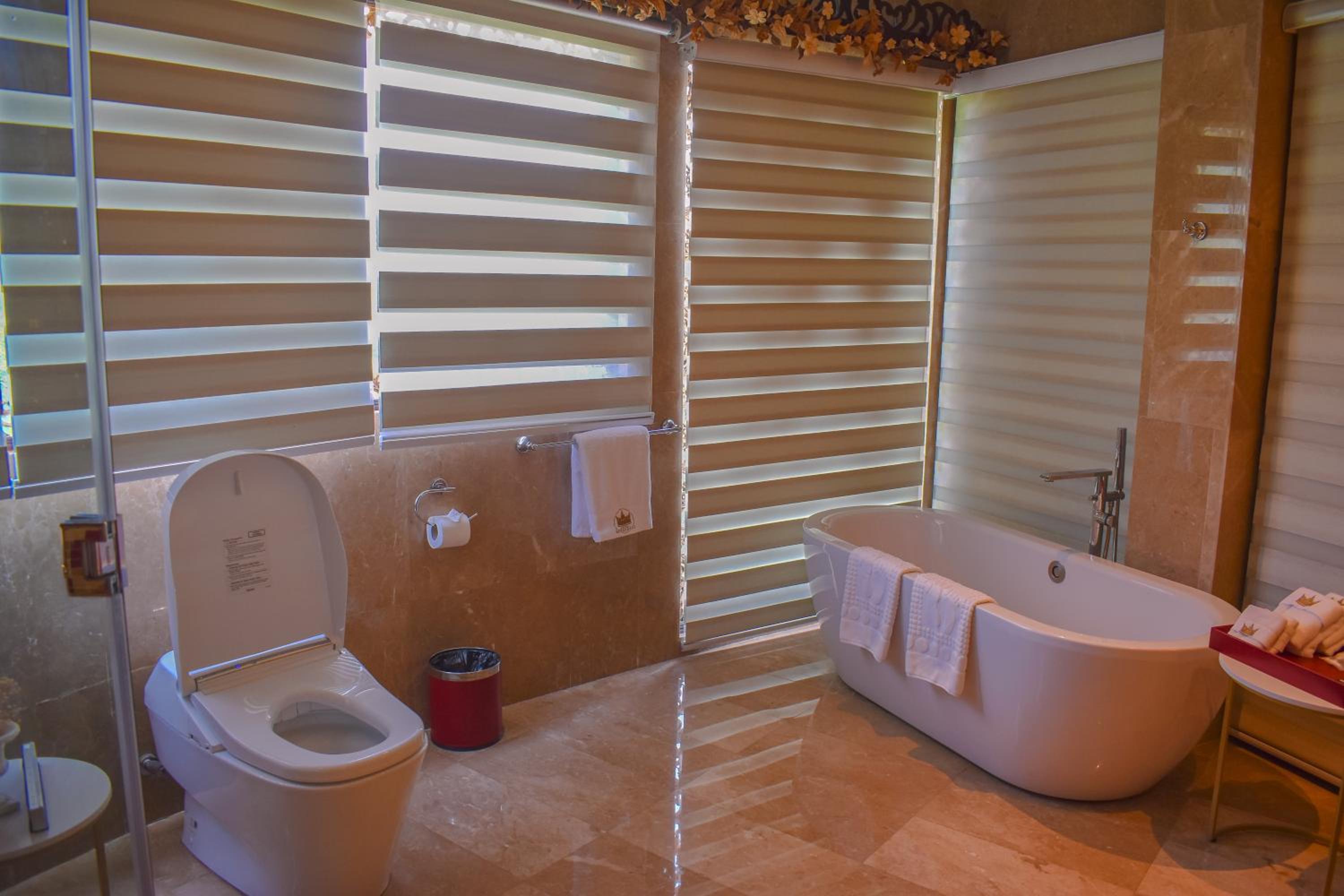 Royal Villa - Photo 14