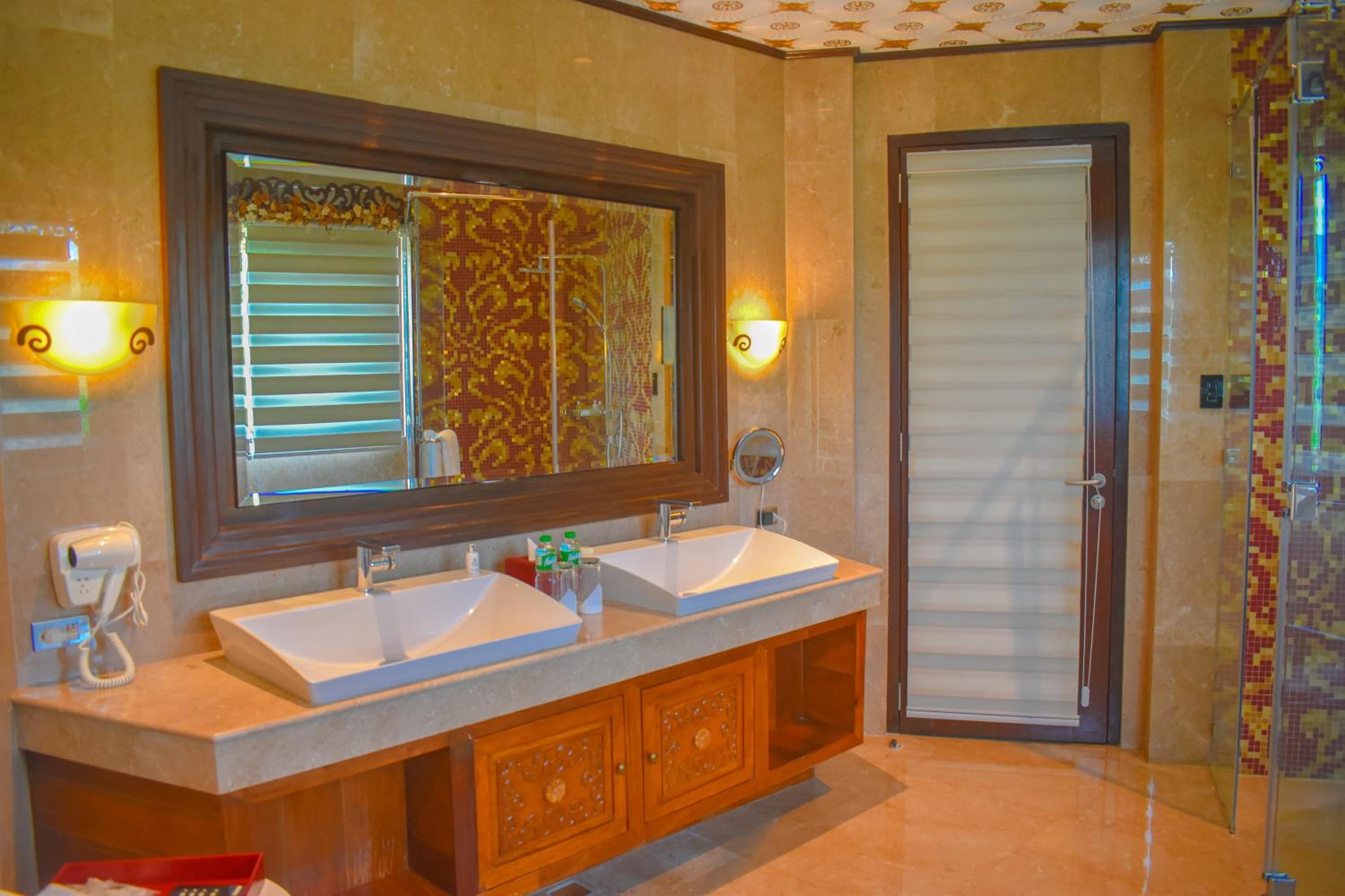 Royal Villa - Photo 13