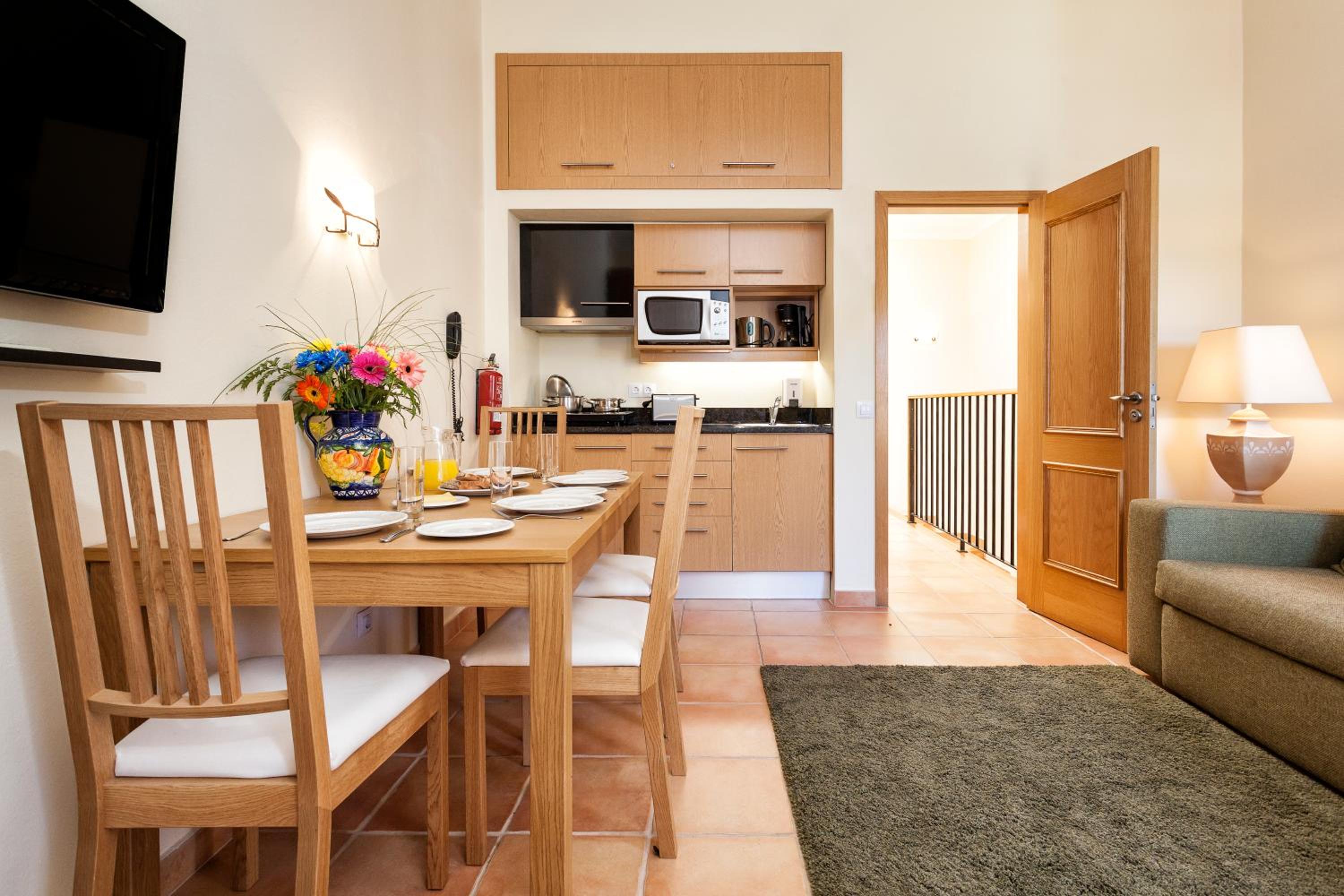 Standard One-Bedroom Apartment - Photo 3