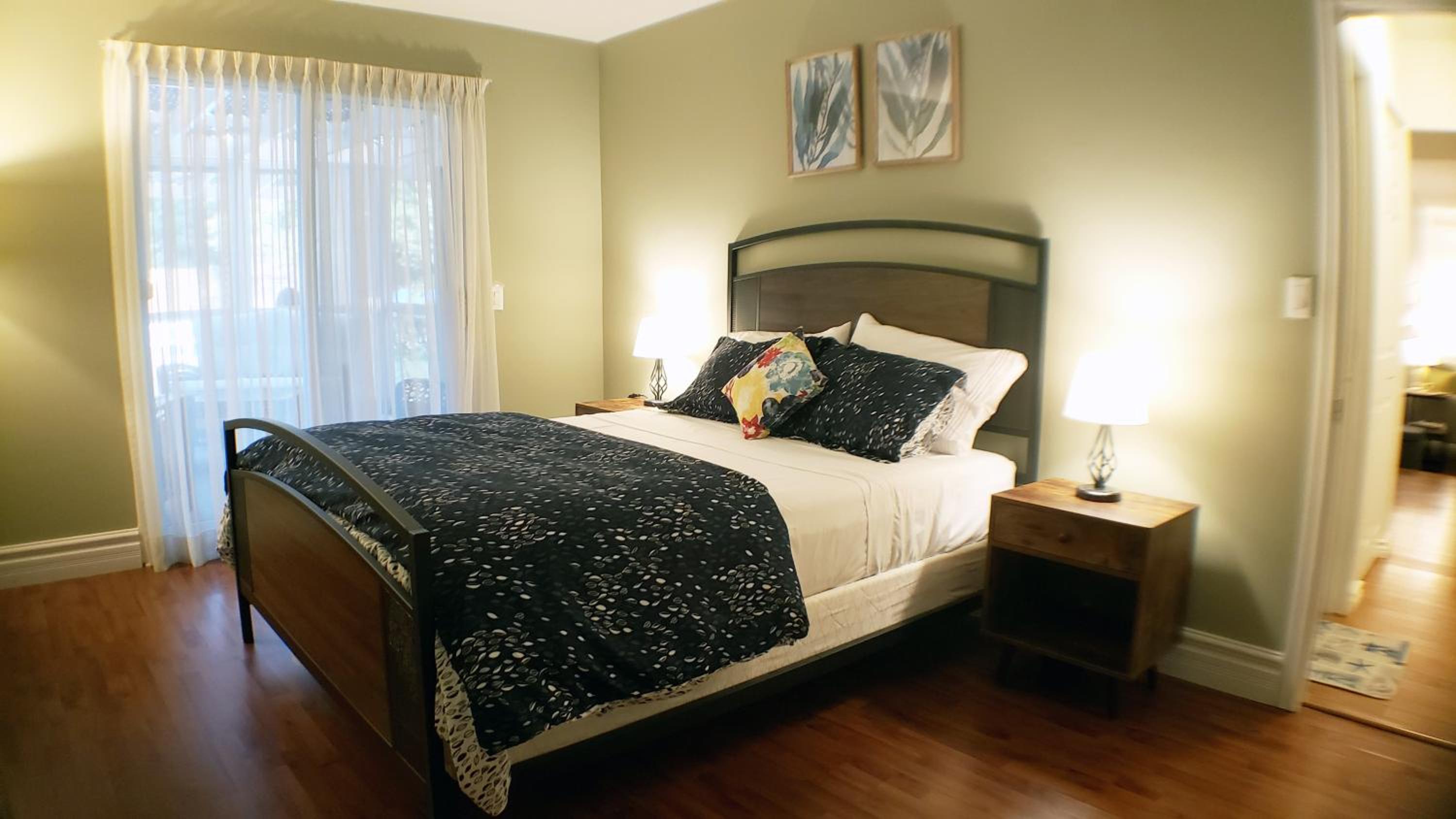 Three-Bedroom House photo 3
