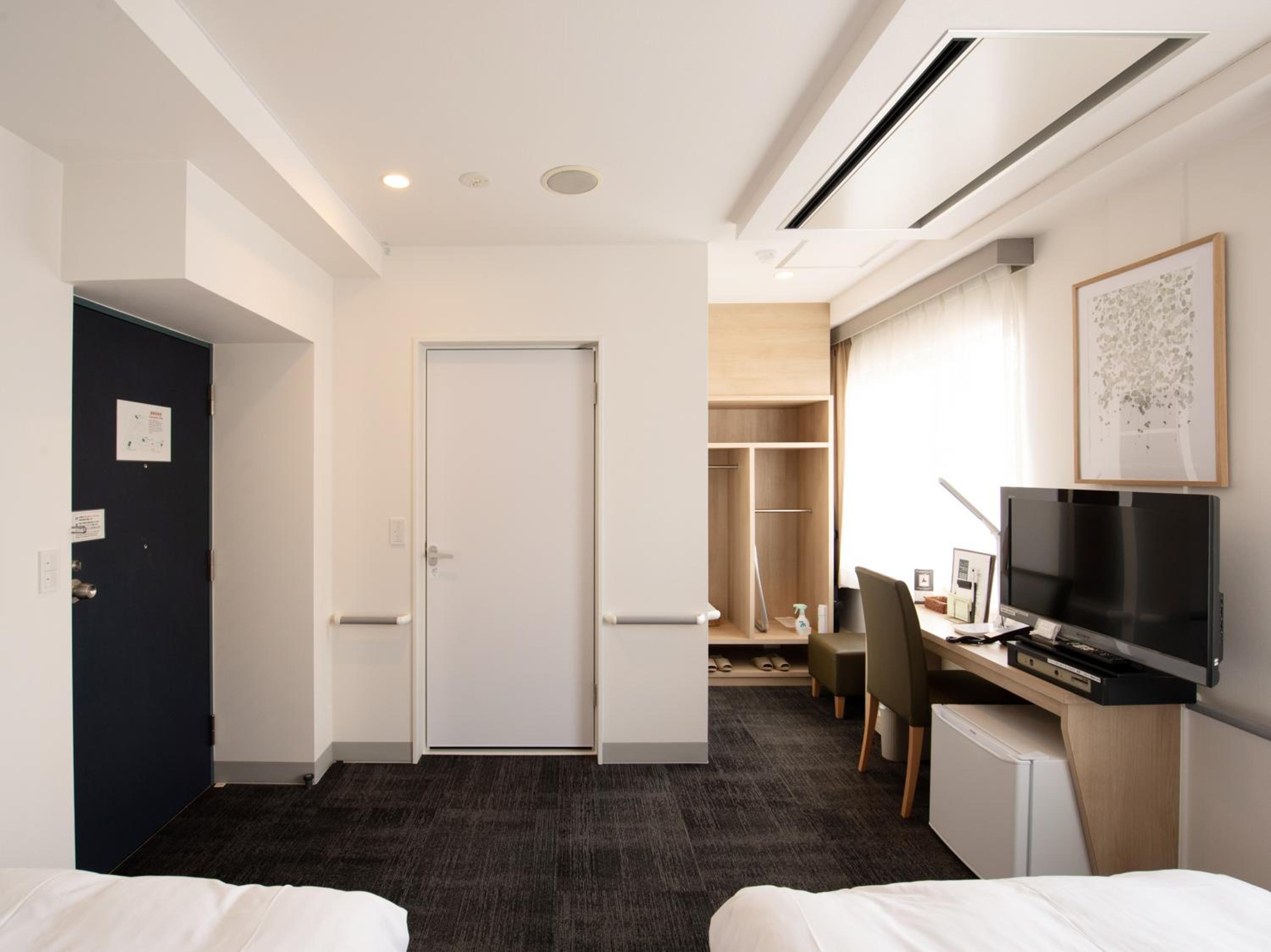 Twin Room with Extra Bed - Non-Smoking